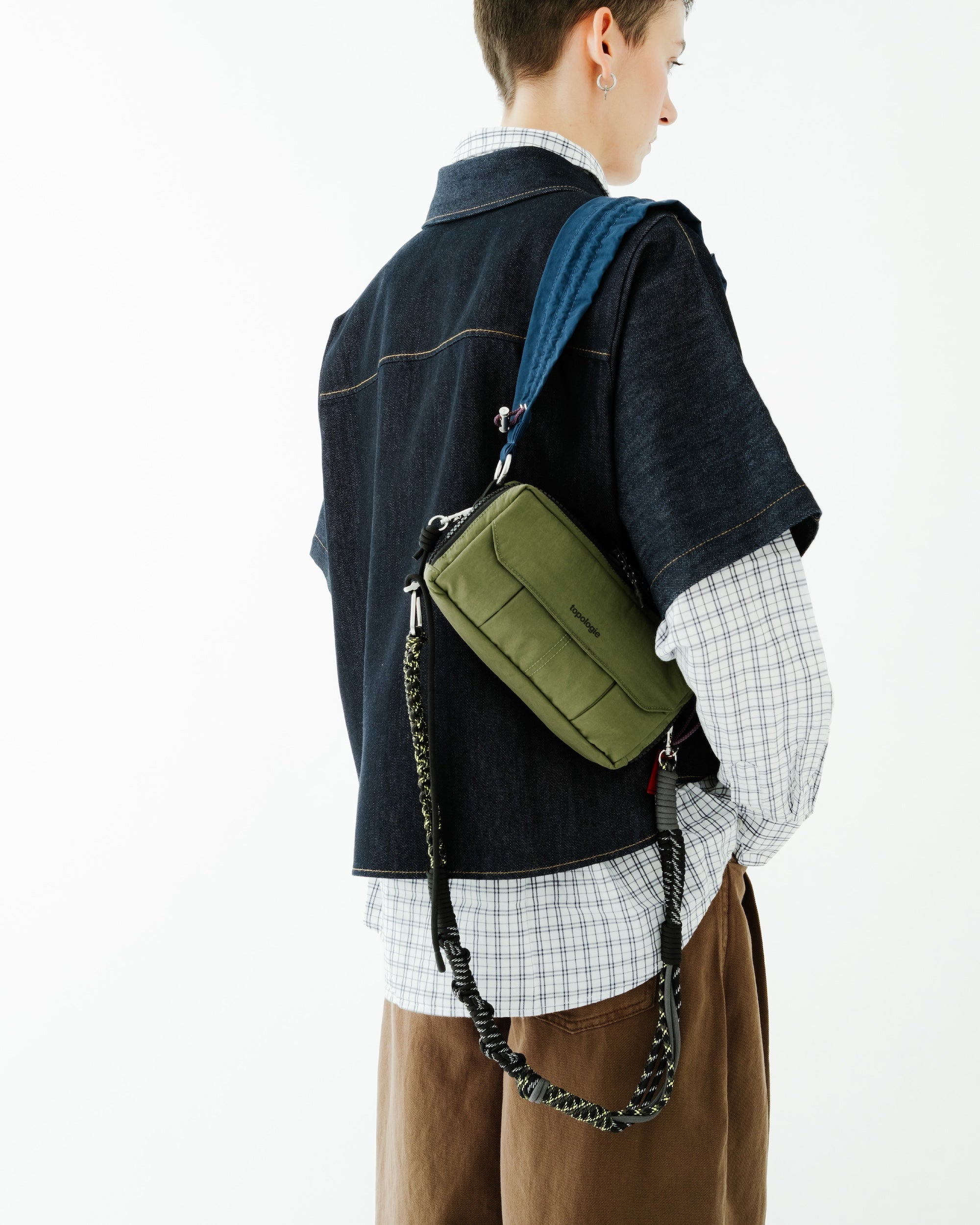 Utility 寬版隨身包