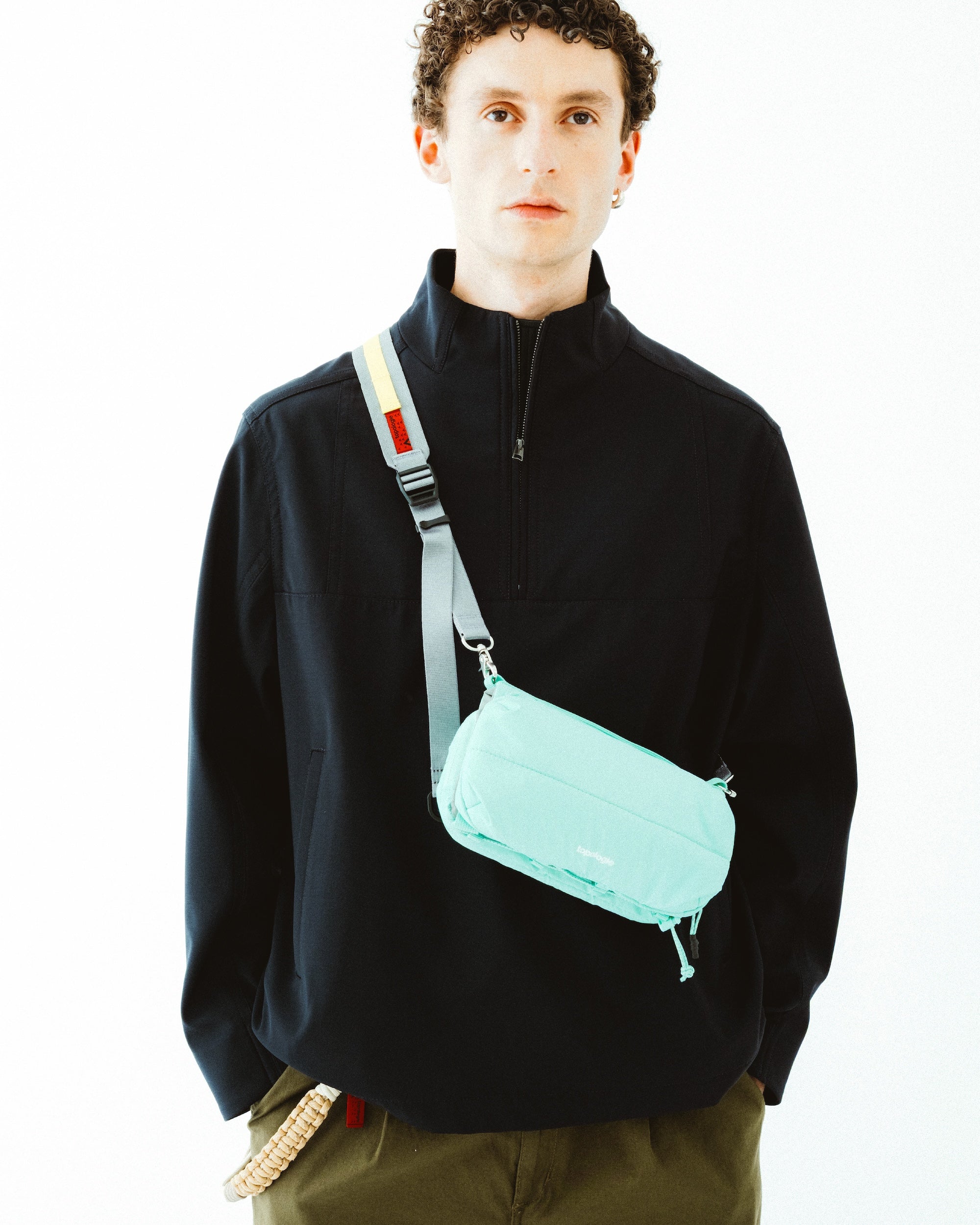 Bottle 中號水瓶斜背包