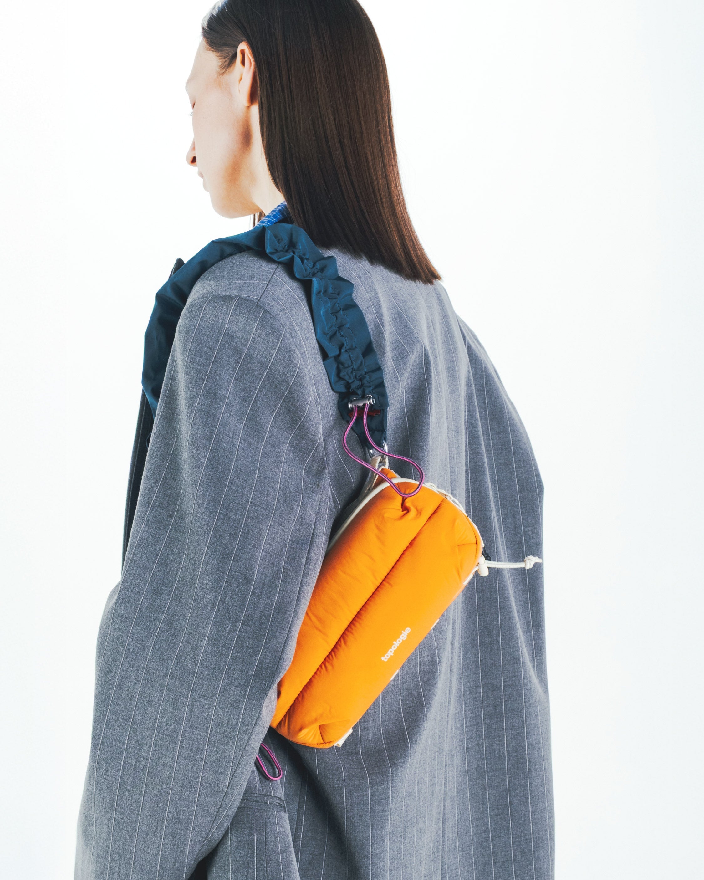 Bottle 中號水瓶斜背包