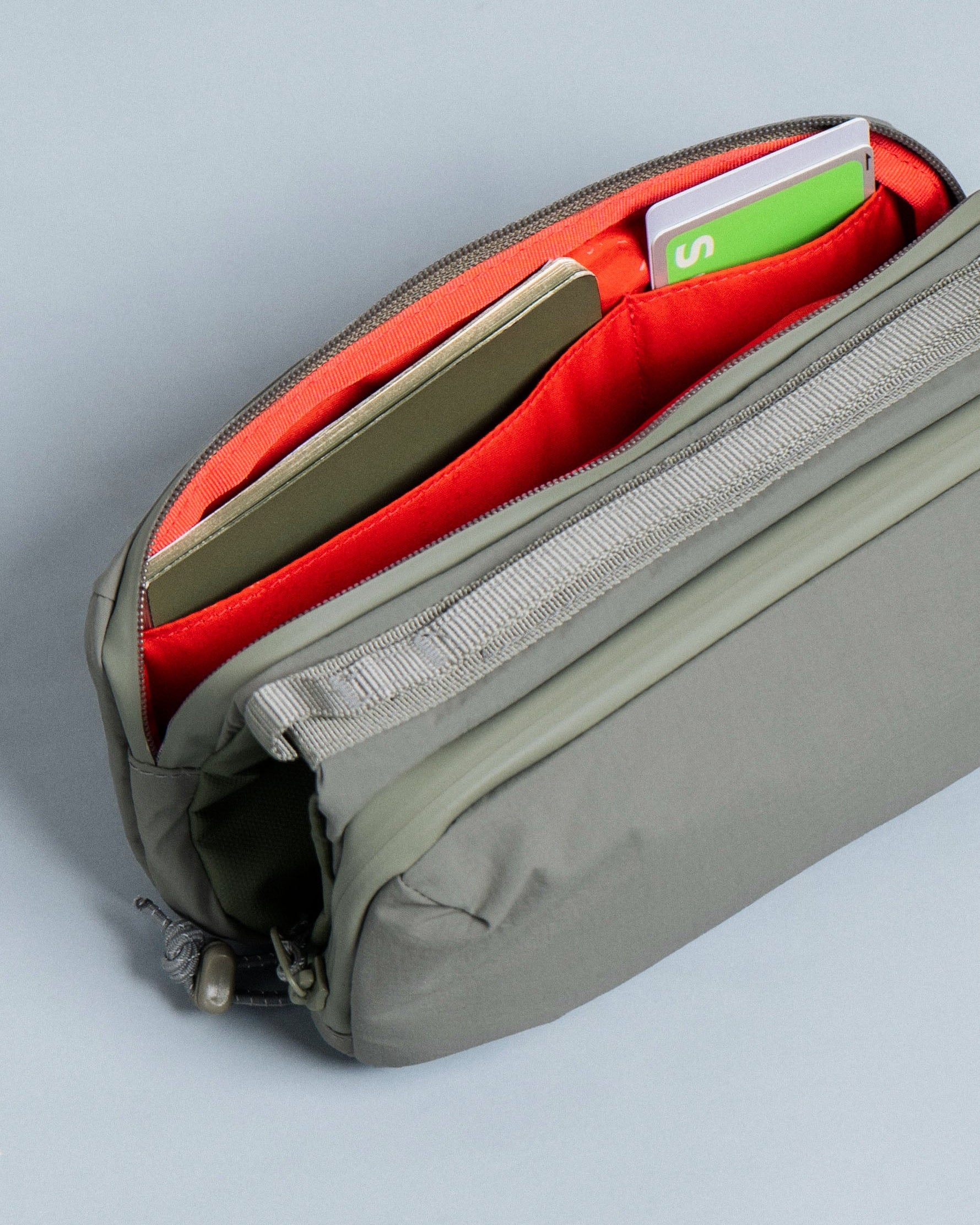 Bottle 中號水瓶斜背包