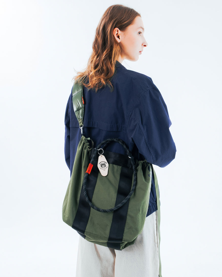 Puffer 絎縫背帶