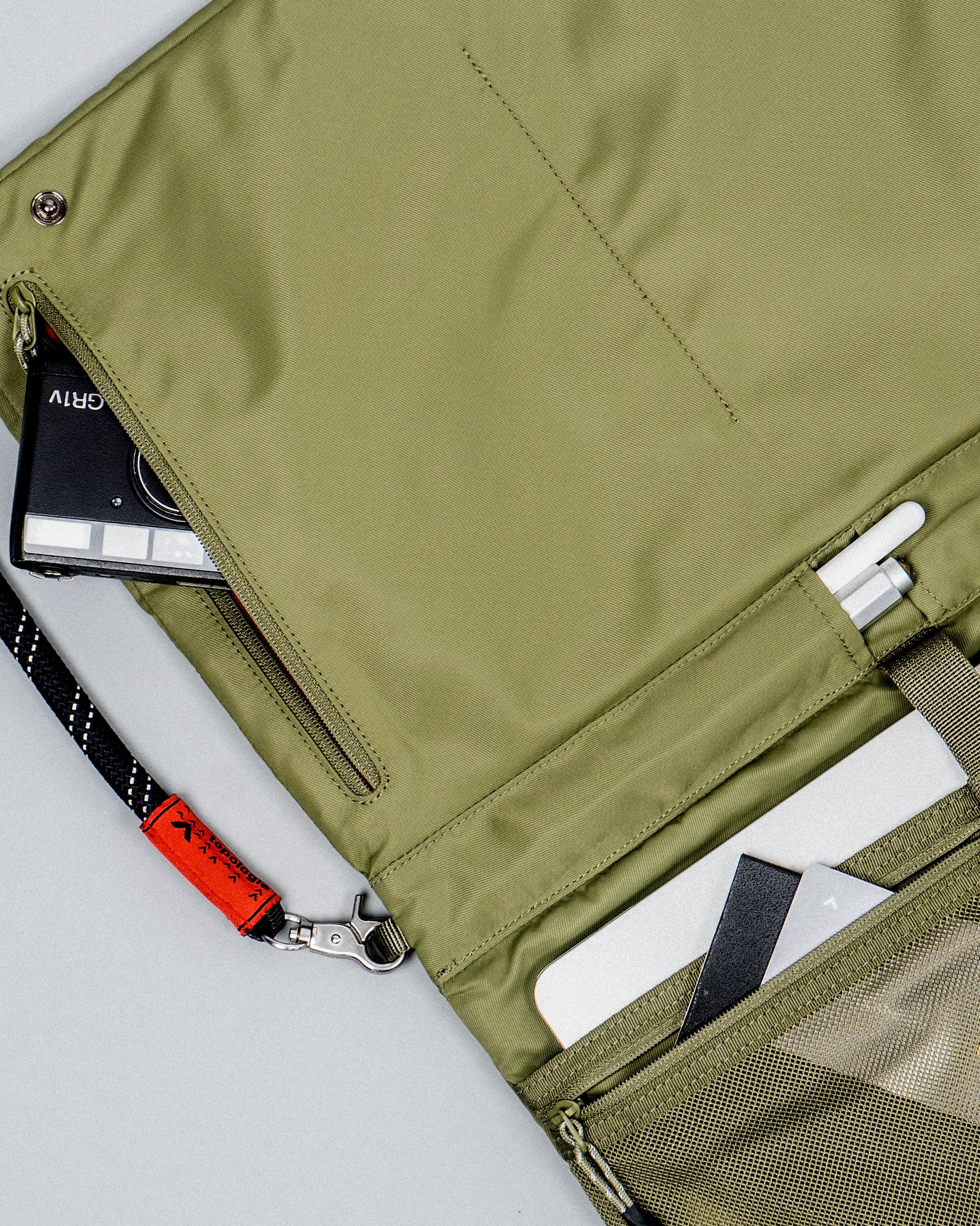 Flat 摺疊大號斜背包