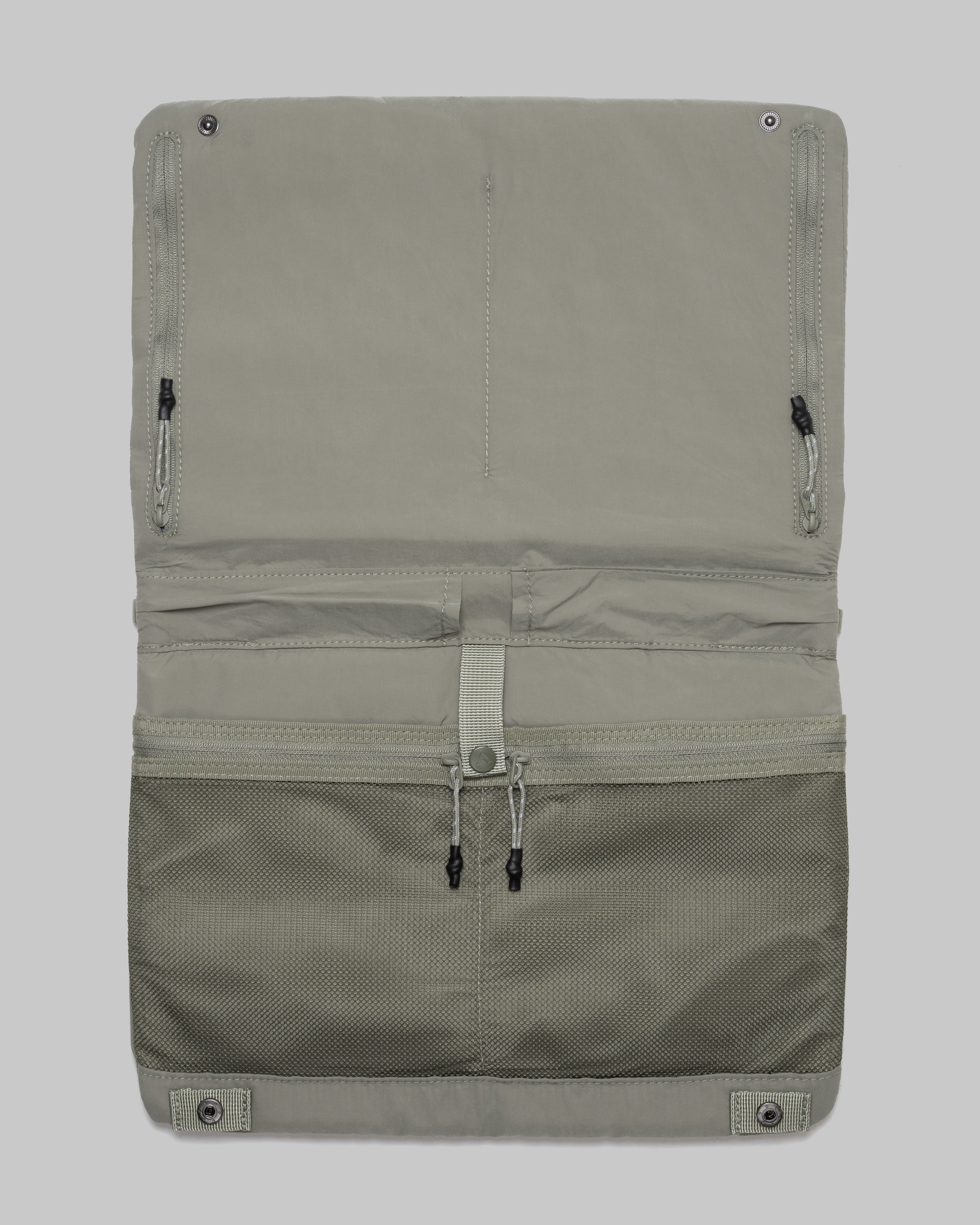 Flat 摺疊大號斜背包