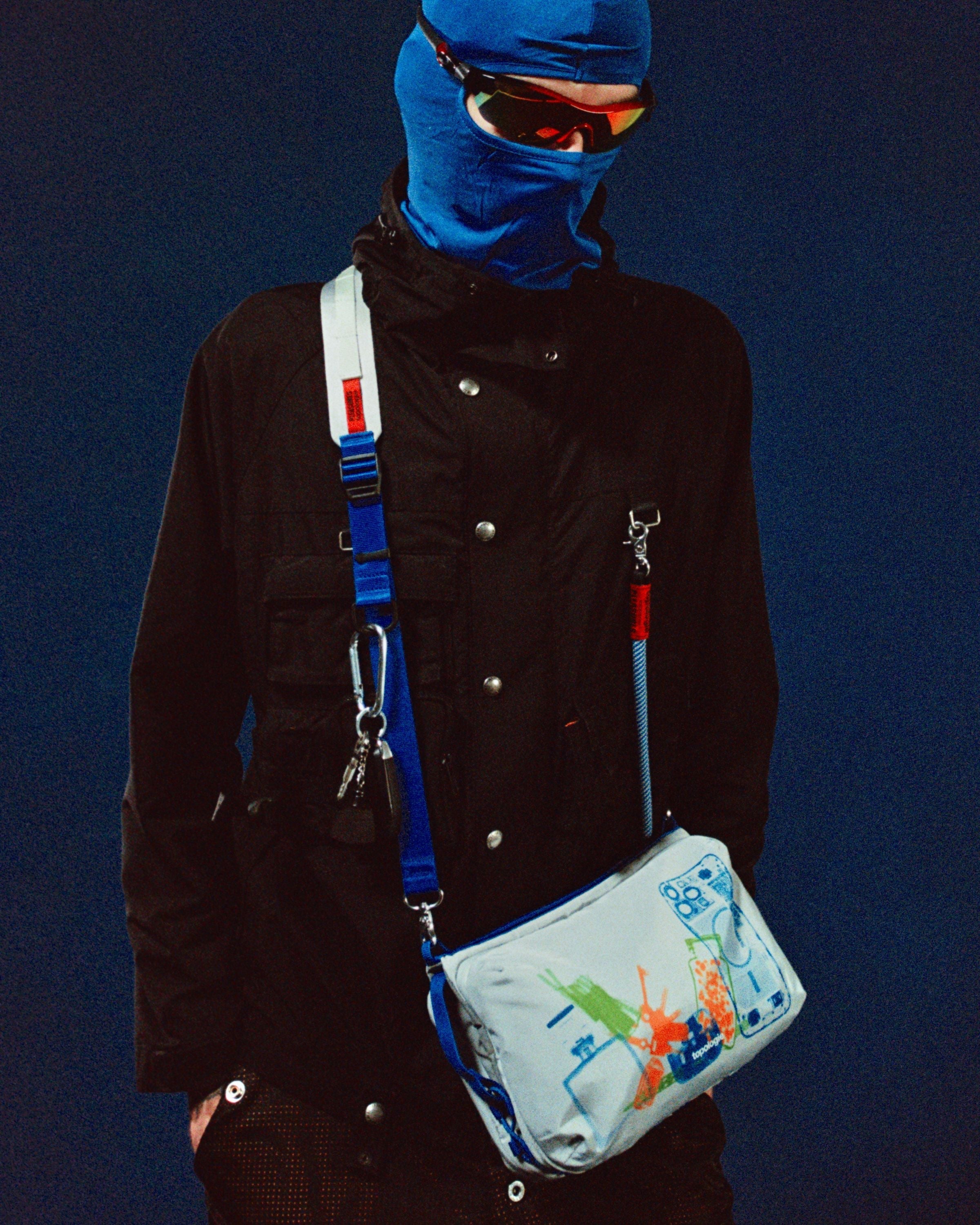 Topologie x PLEASURES 大號水瓶斜背包