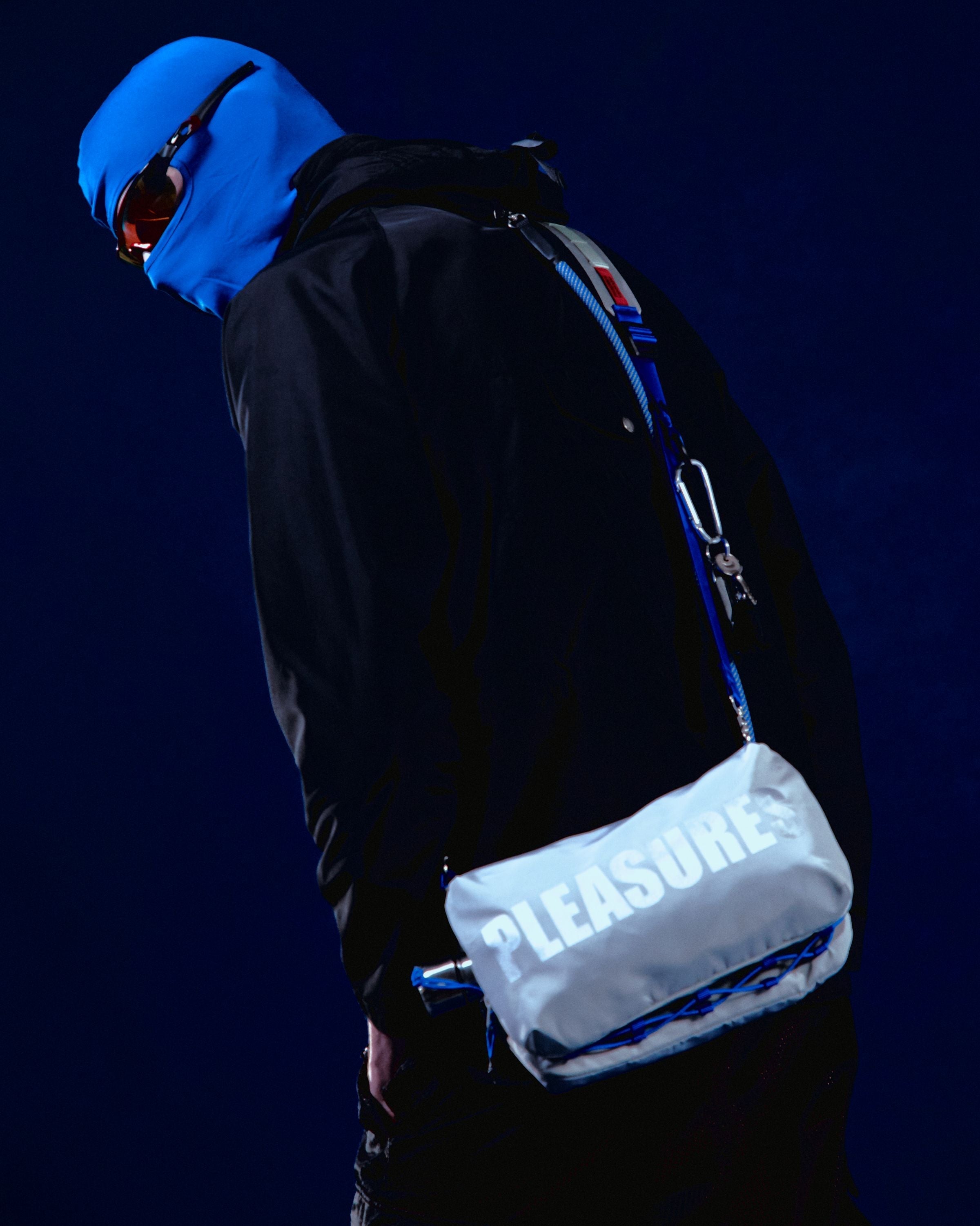 Topologie x PLEASURES 大號水瓶斜背包