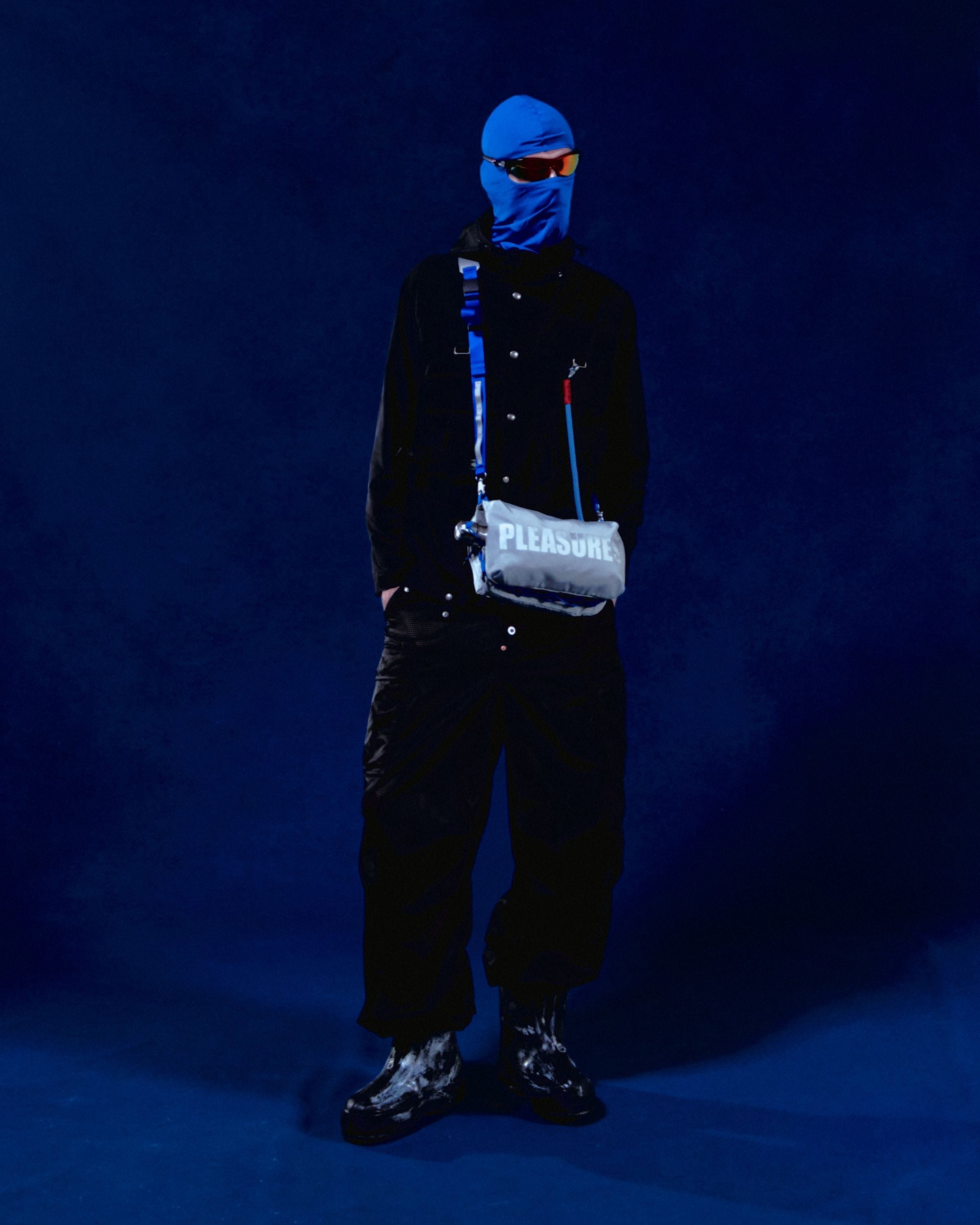 Topologie x PLEASURES 大號水瓶斜背包