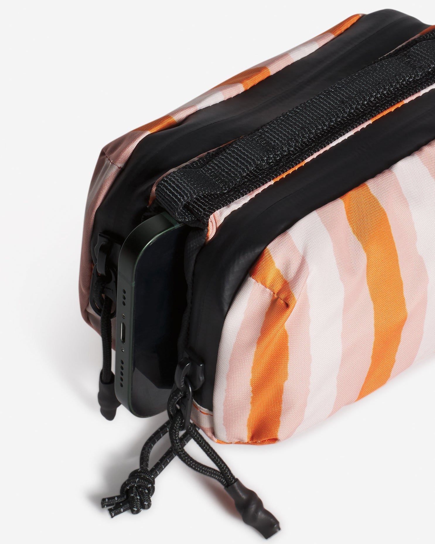 Topologie x Maison Kitsuné 迷你水瓶斜背包
