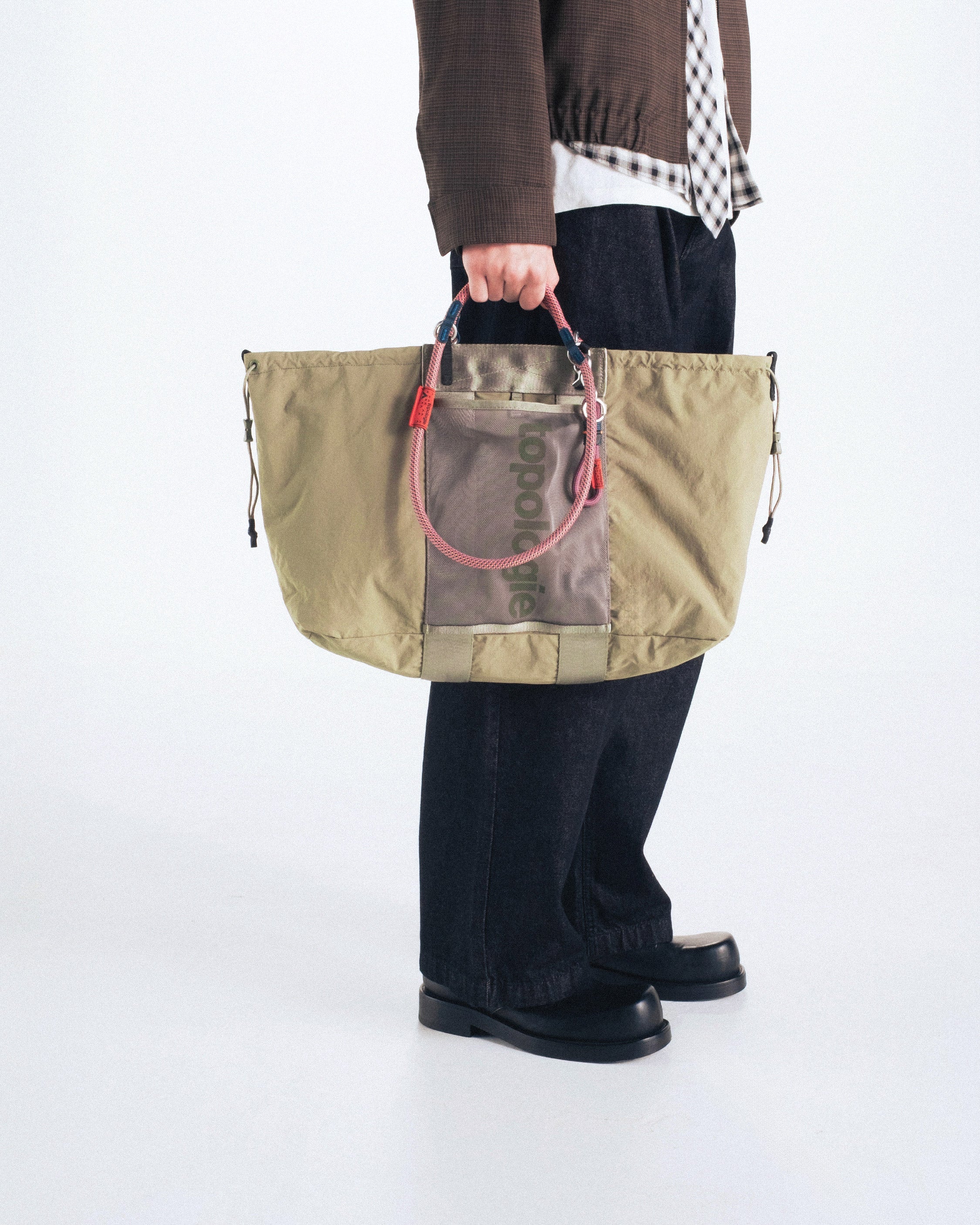 Summit 中號寬版托特包