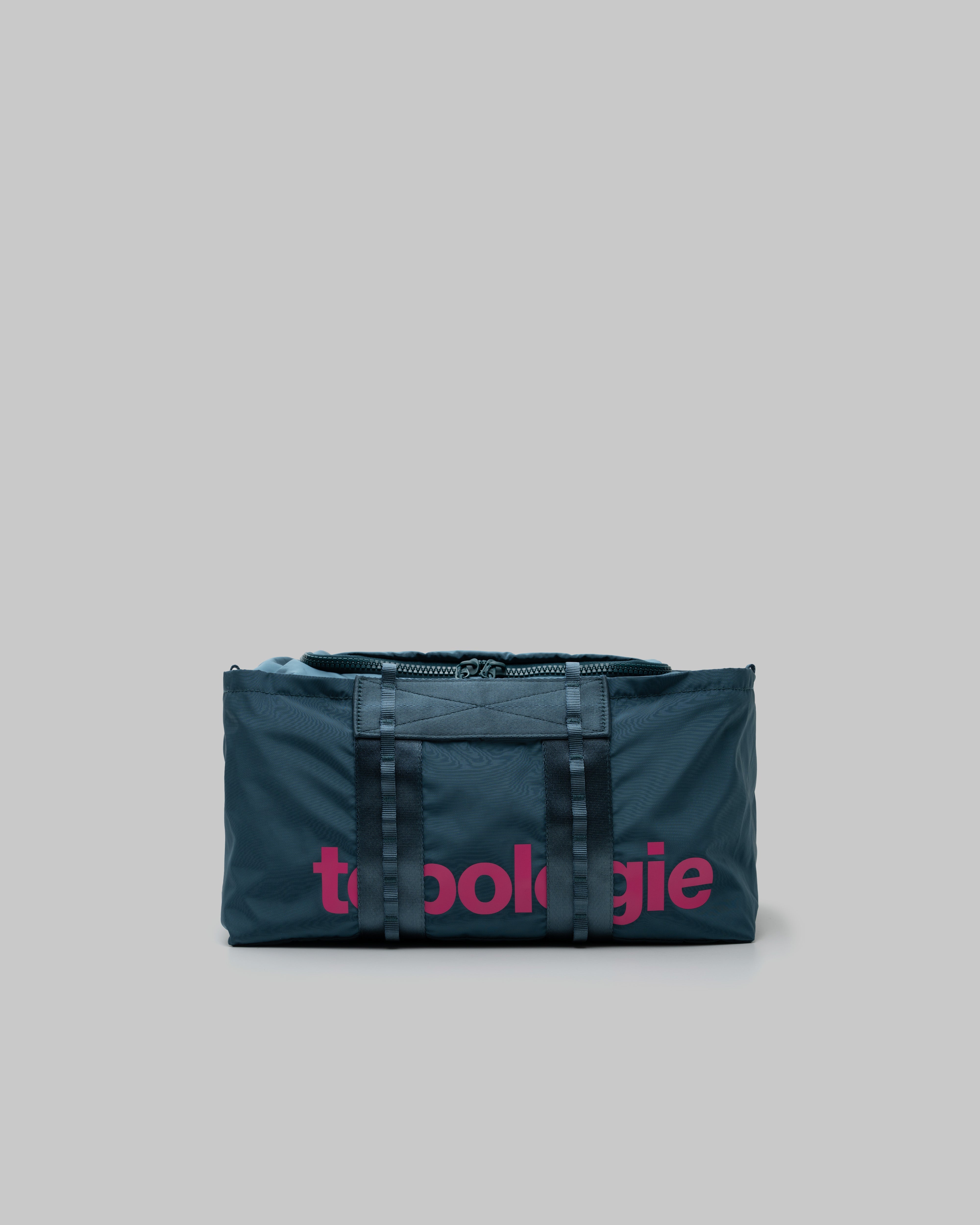 Summit 多功能中號旅行包