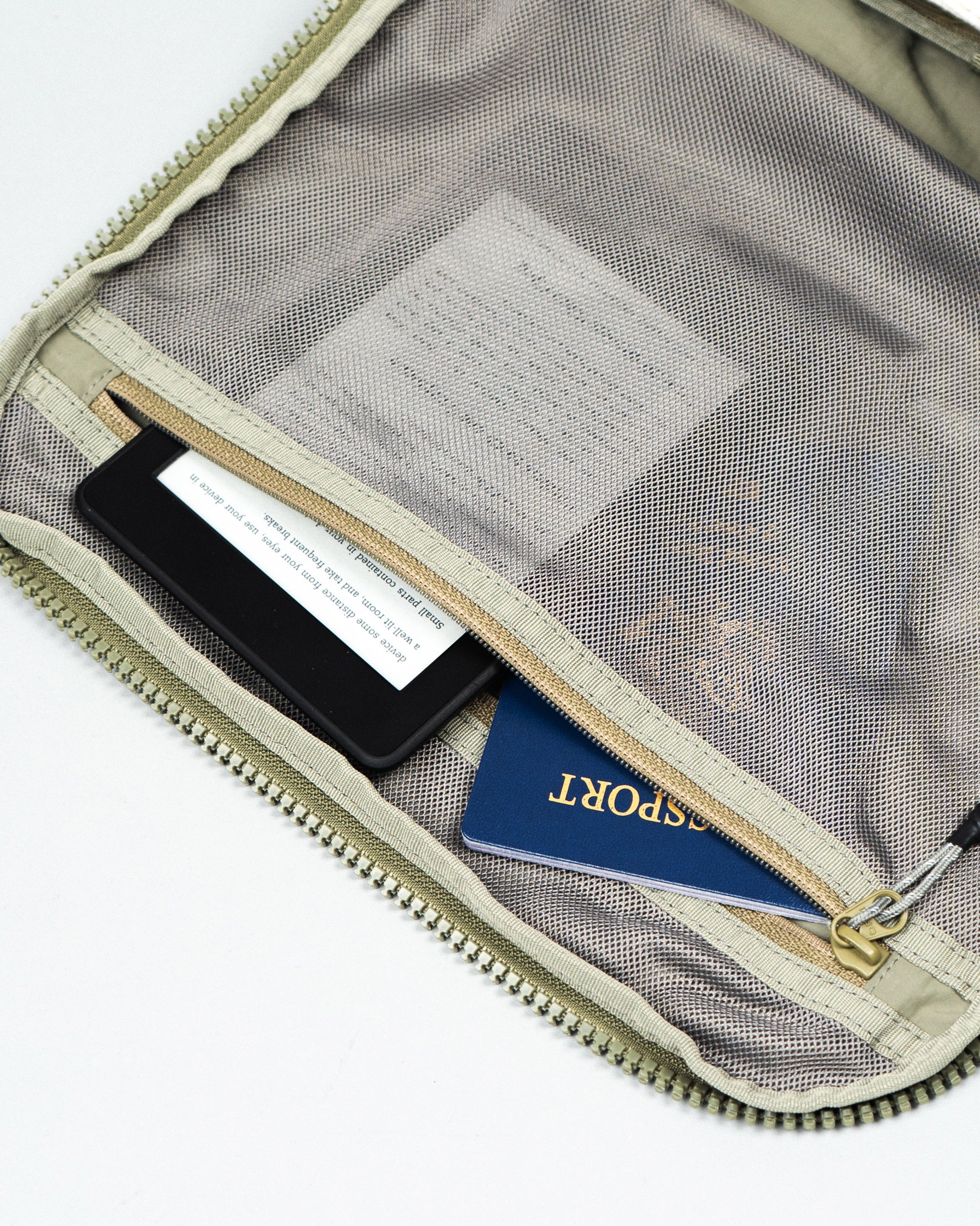 Summit 多功能中號旅行包