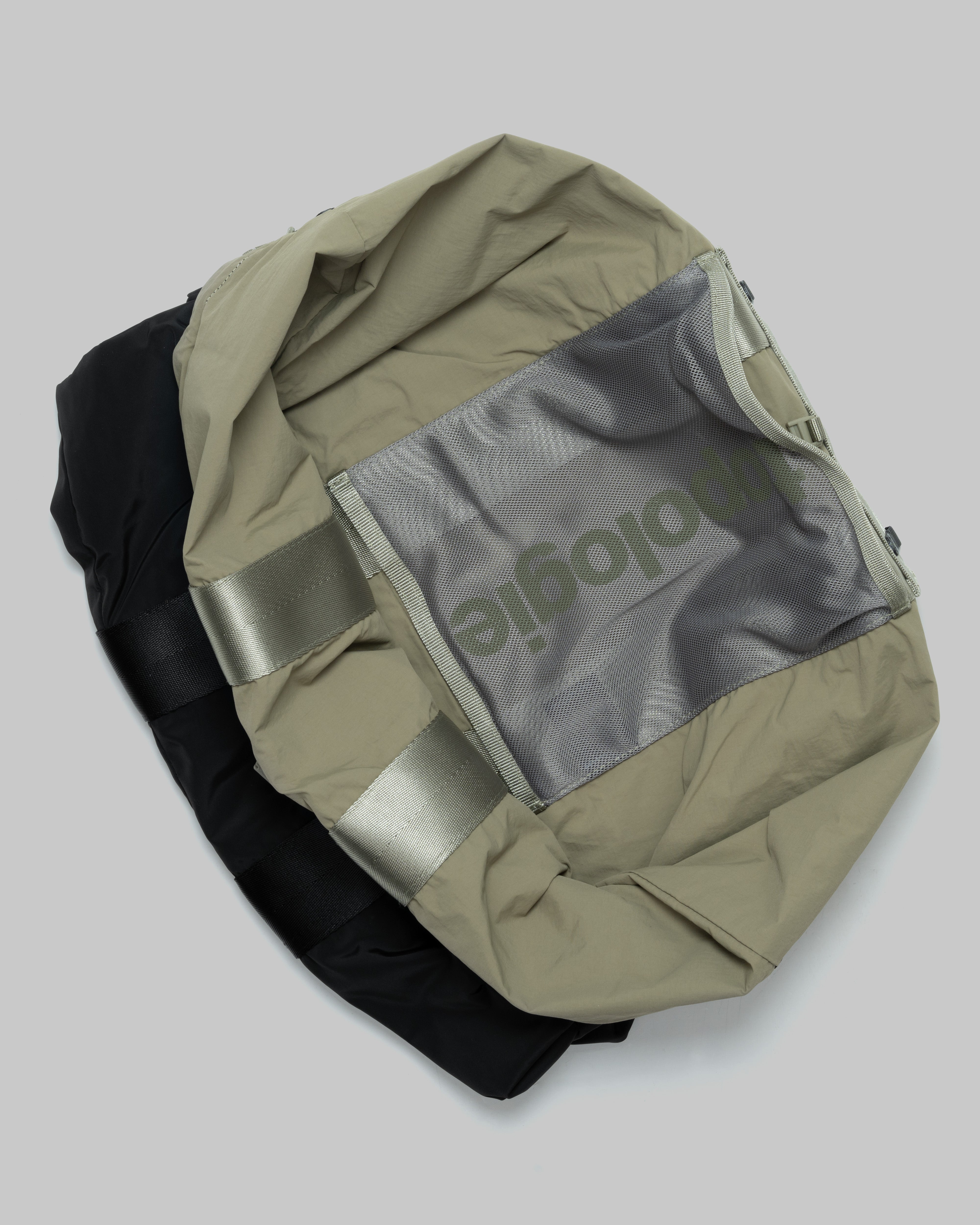 Summit 中號寬版托特包