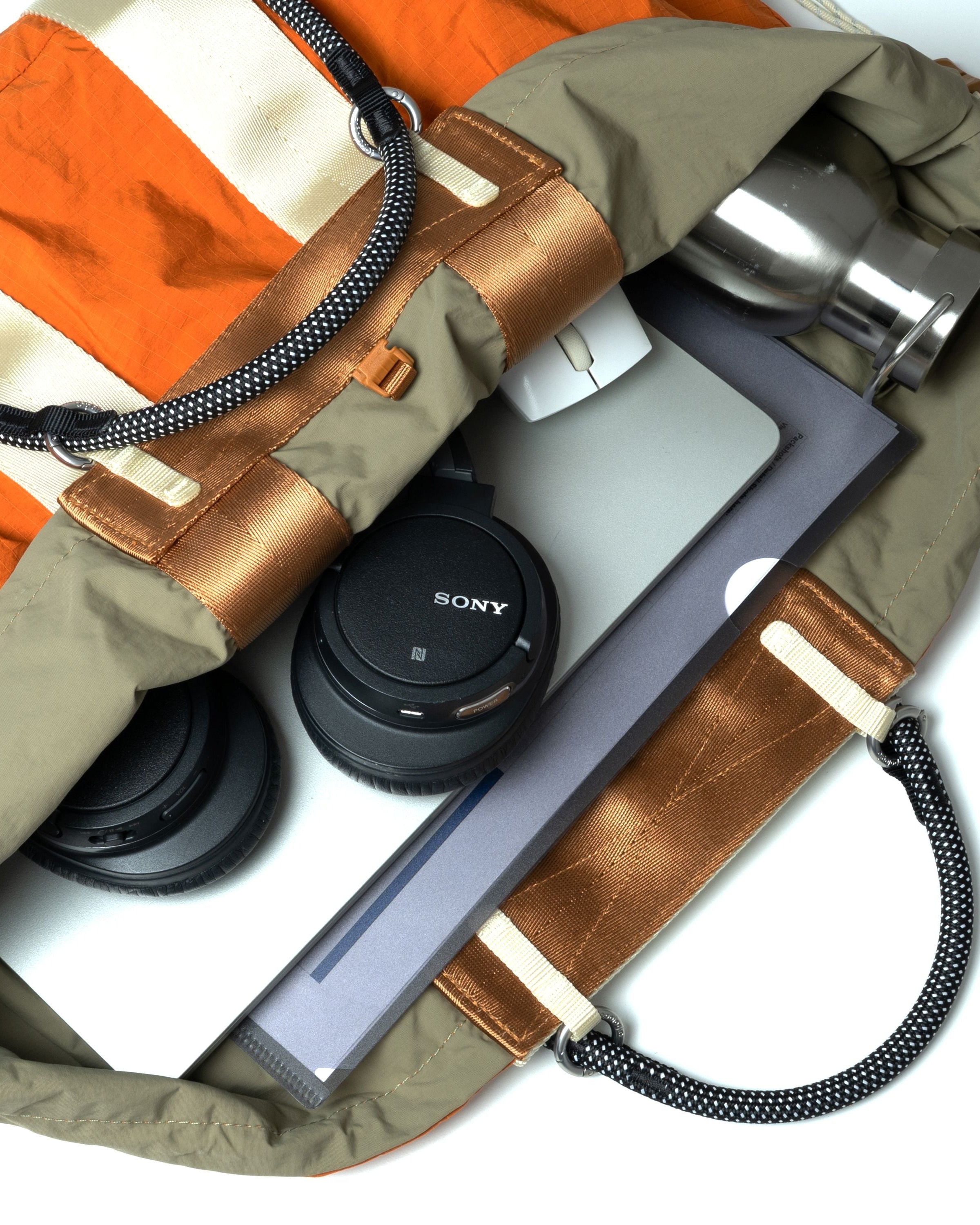 Summit 中號寬版托特包