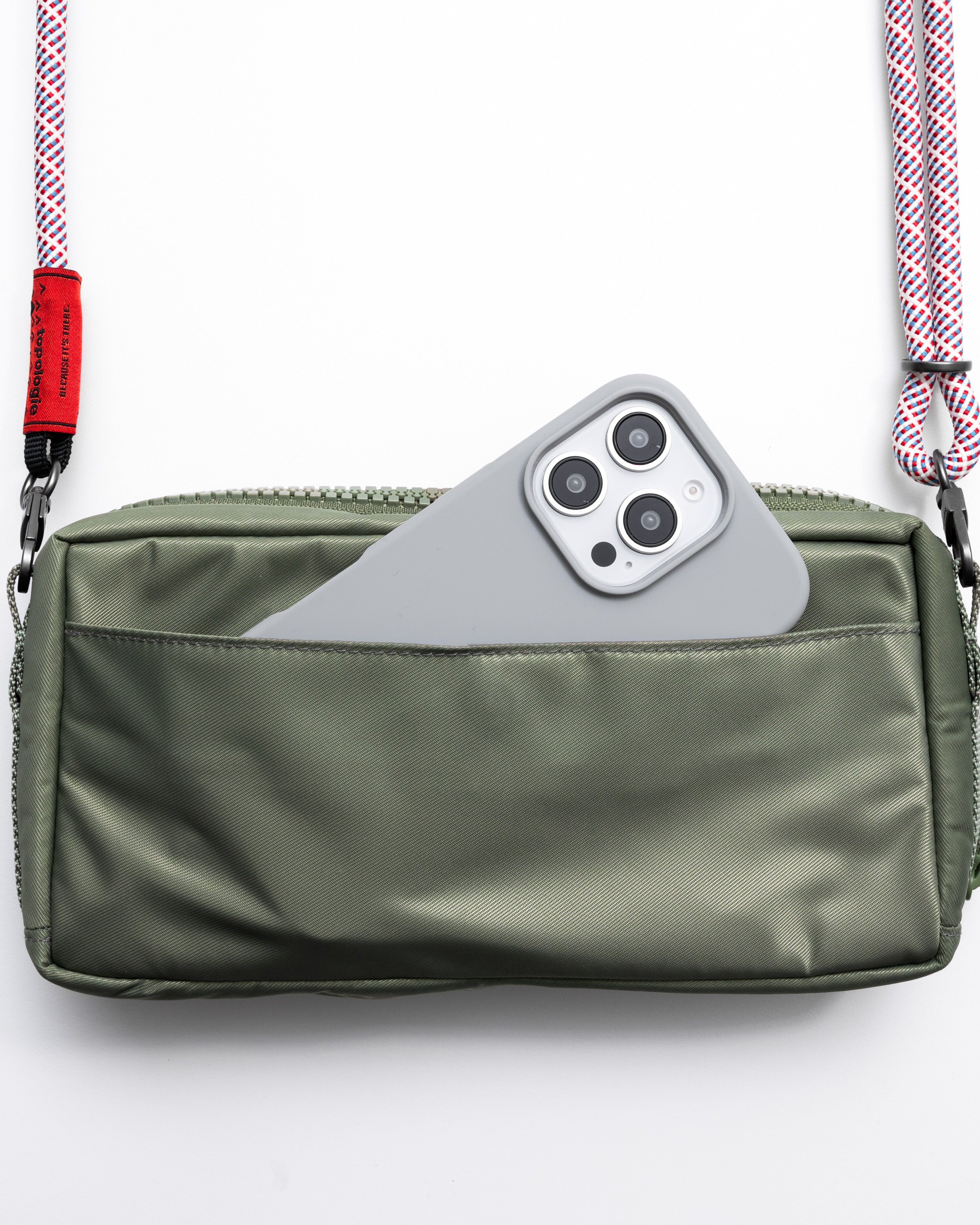 Utility 寬版隨身包