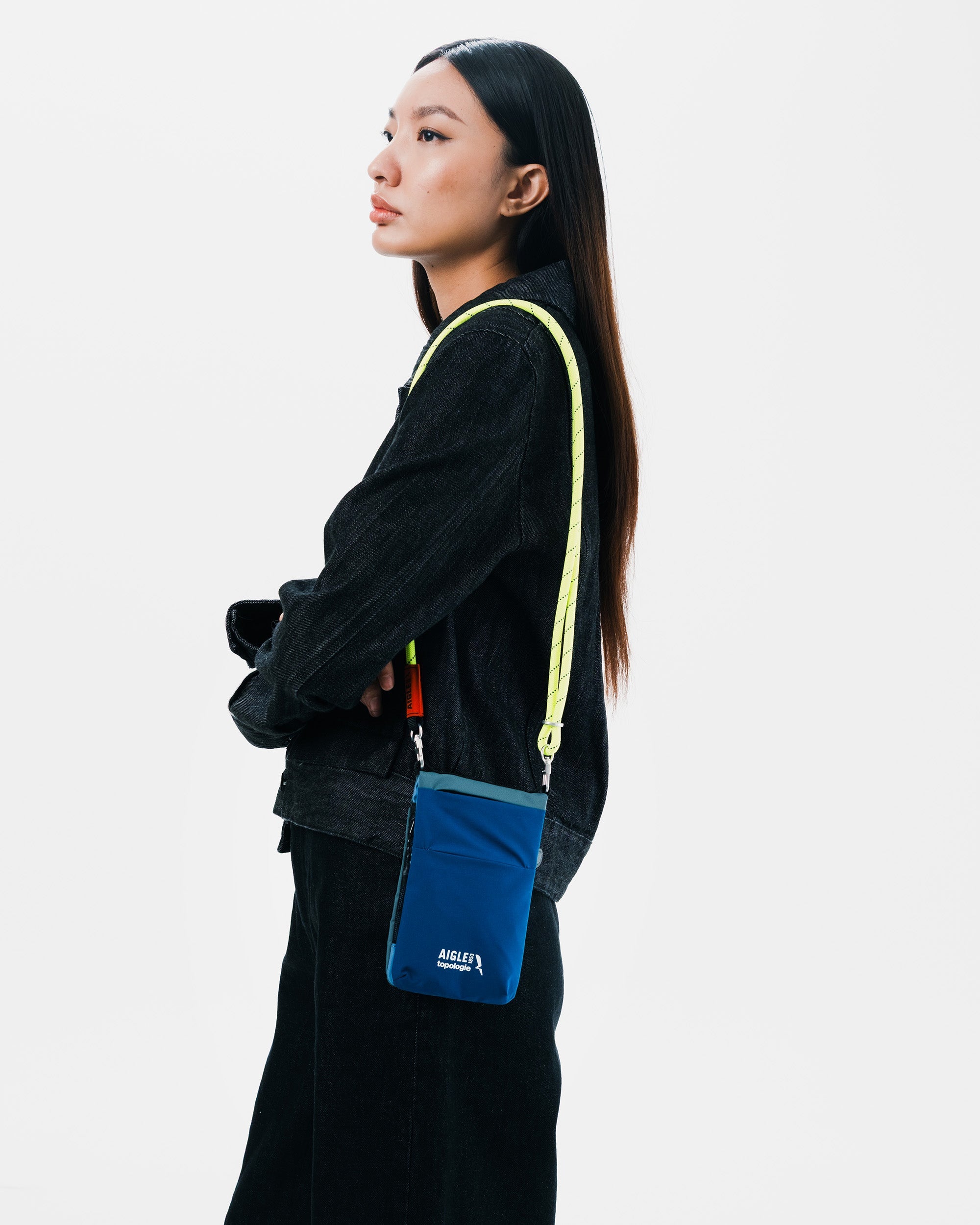 Topologie x Aigle Phone 三色摺疊貼身小包 / 深灰藍 / 8.0mm繩索背帶 / 霓黃花紋