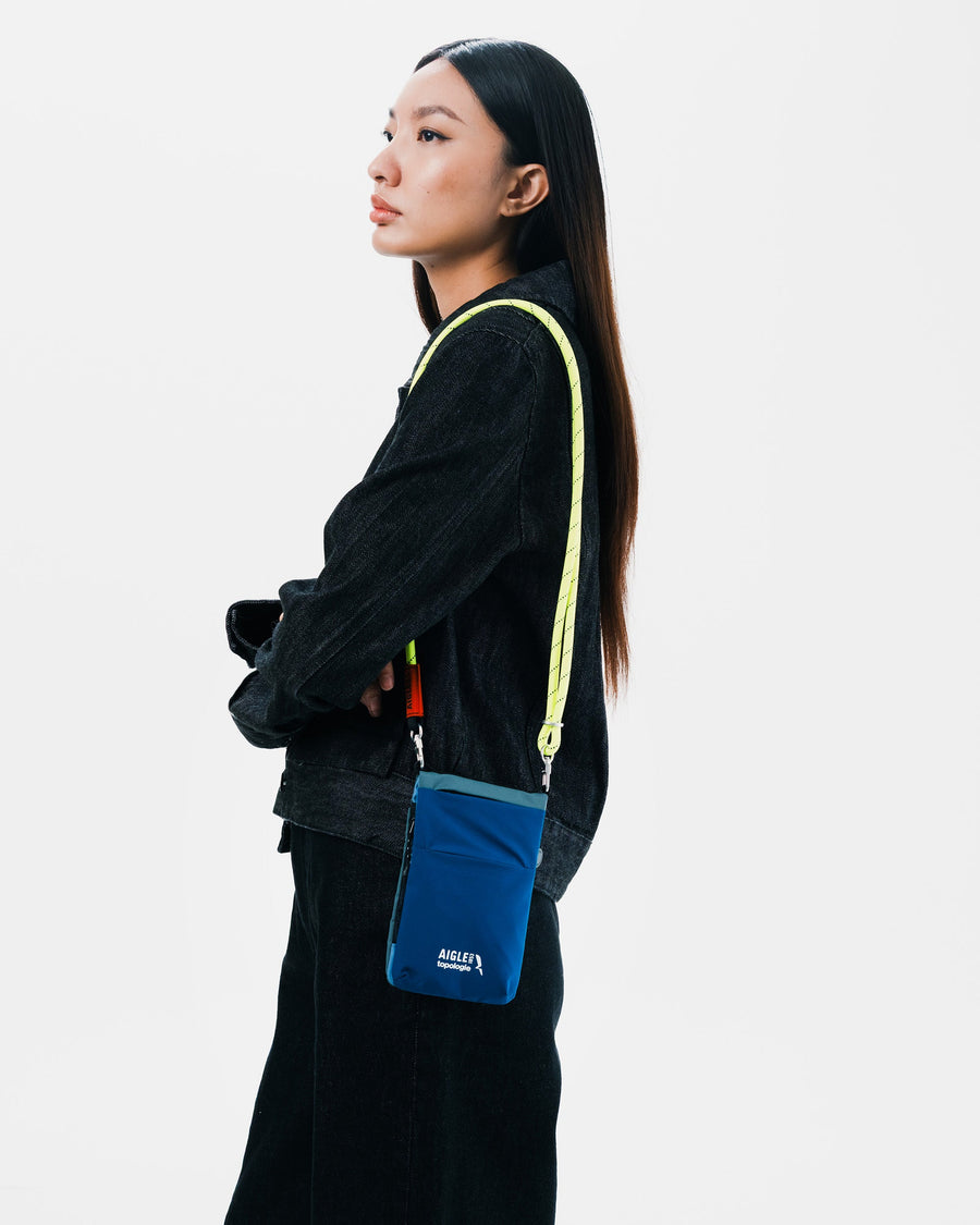 Topologie x Aigle Phone 三色摺疊貼身小包 / 深灰藍 / 8.0mm繩索背帶 / 霓黃花紋