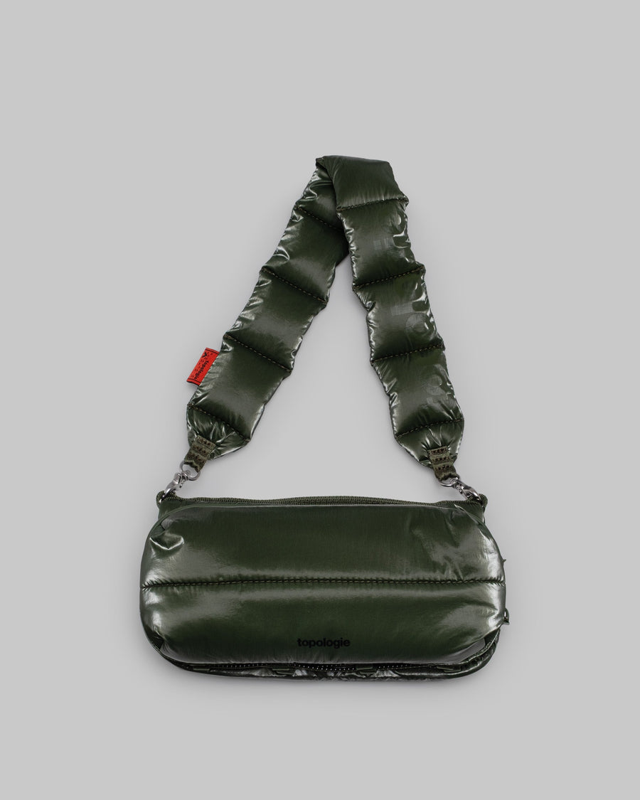 Bottle 水瓶斜背包 / 金屬深綠色 / Puffer / Puffer 絎縫腕帶 / 金屬深綠色 / Puffer