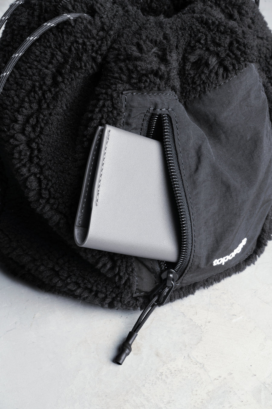 雙面抽繩水桶包 / Fleece / 黑 / 多用途Sling繩索背帶 石灰