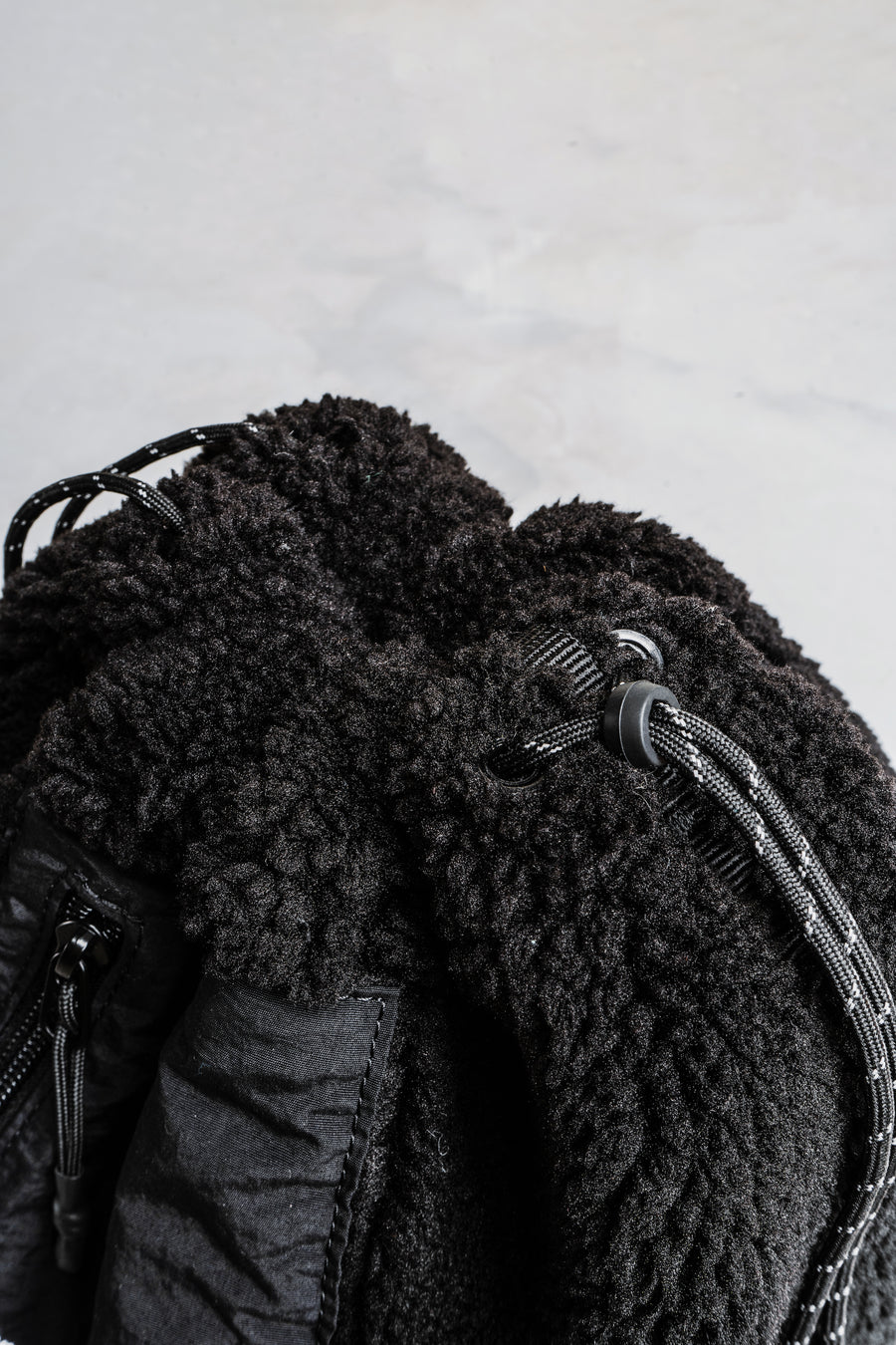 雙面抽繩水桶包 / Fleece / 黑 / 多用途Sling繩索背帶 石灰