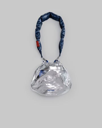 雙面抽繩水桶包 / 衛星銀 / Metallic / Puffer 絎縫腕帶 / 金屬深海藍 / Puffer