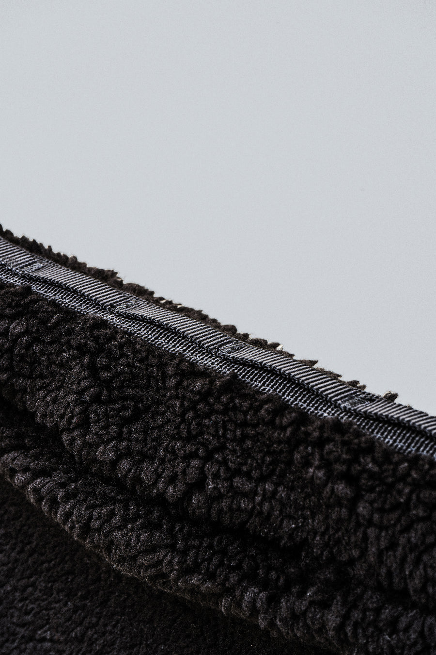 Flat 摺疊小號斜背包 / Fleece / 黑 / 8.0mm 蜜桃粉圖案