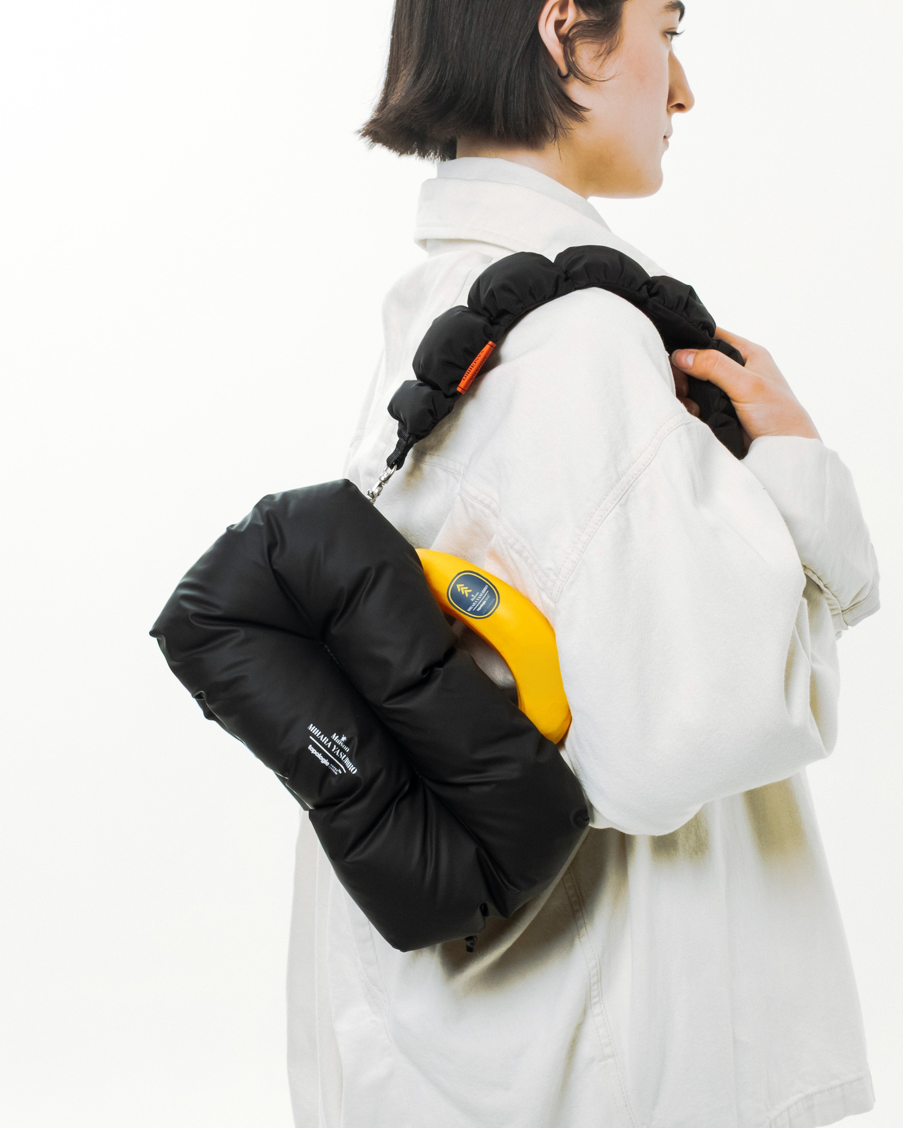 Topologie x Maison MIHARA YASUHIRO Banana 中號水瓶斜背包