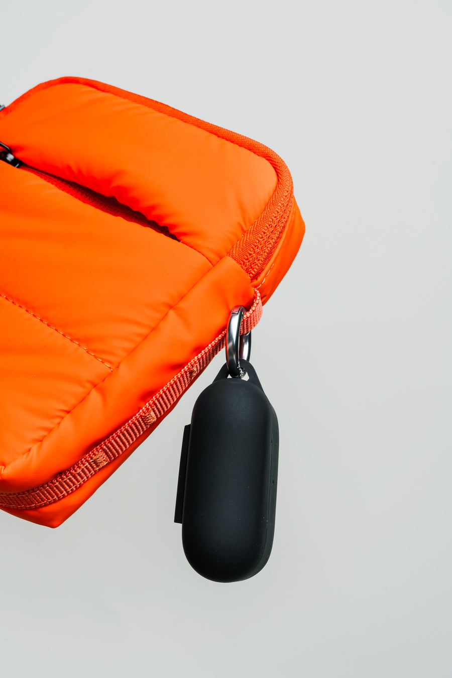 Tinbox 斜挎小包 / Puffer / 米白 / Bungee 繩索腕帶 米色