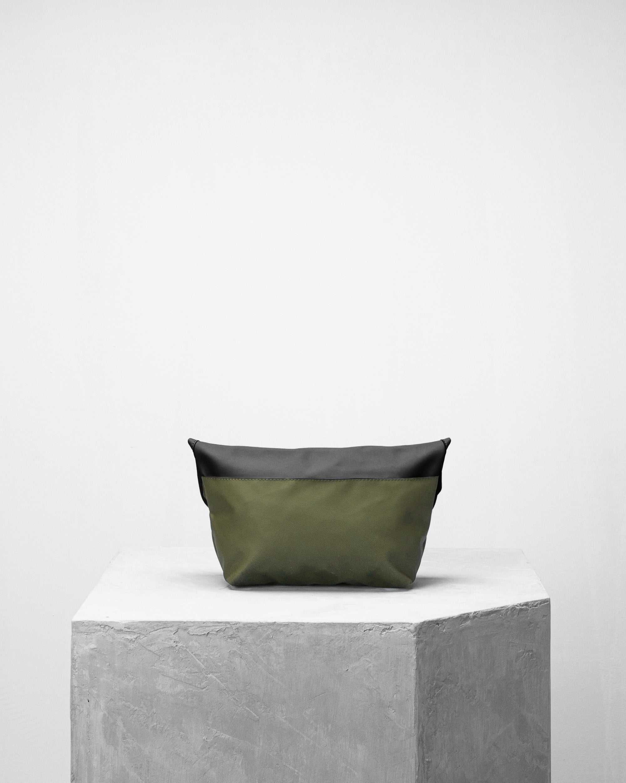 Mini Pacer 防潑水郵差隨身小包