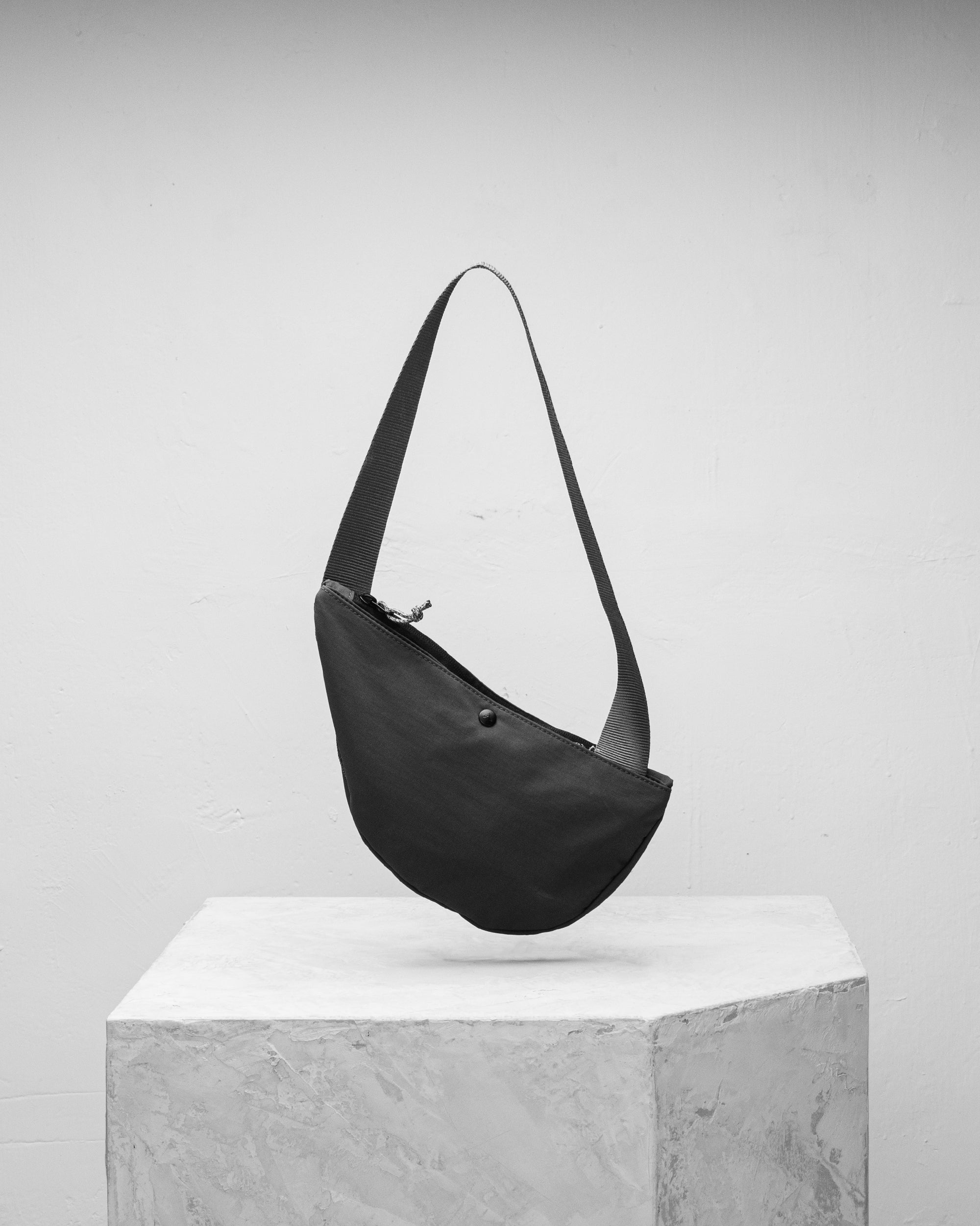 Crescent 極簡胸前包