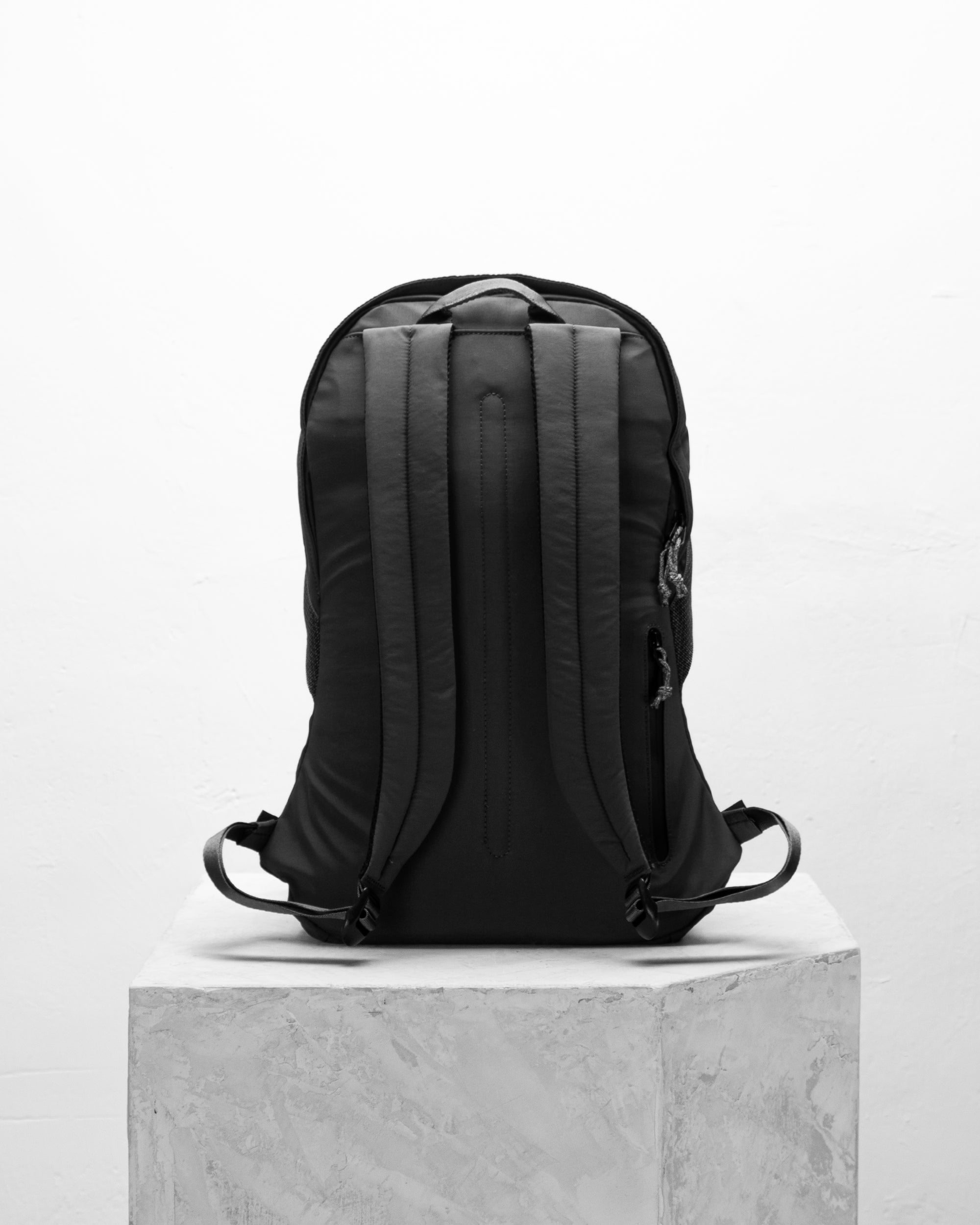 Multipitch 輕便簡約背包 / 大