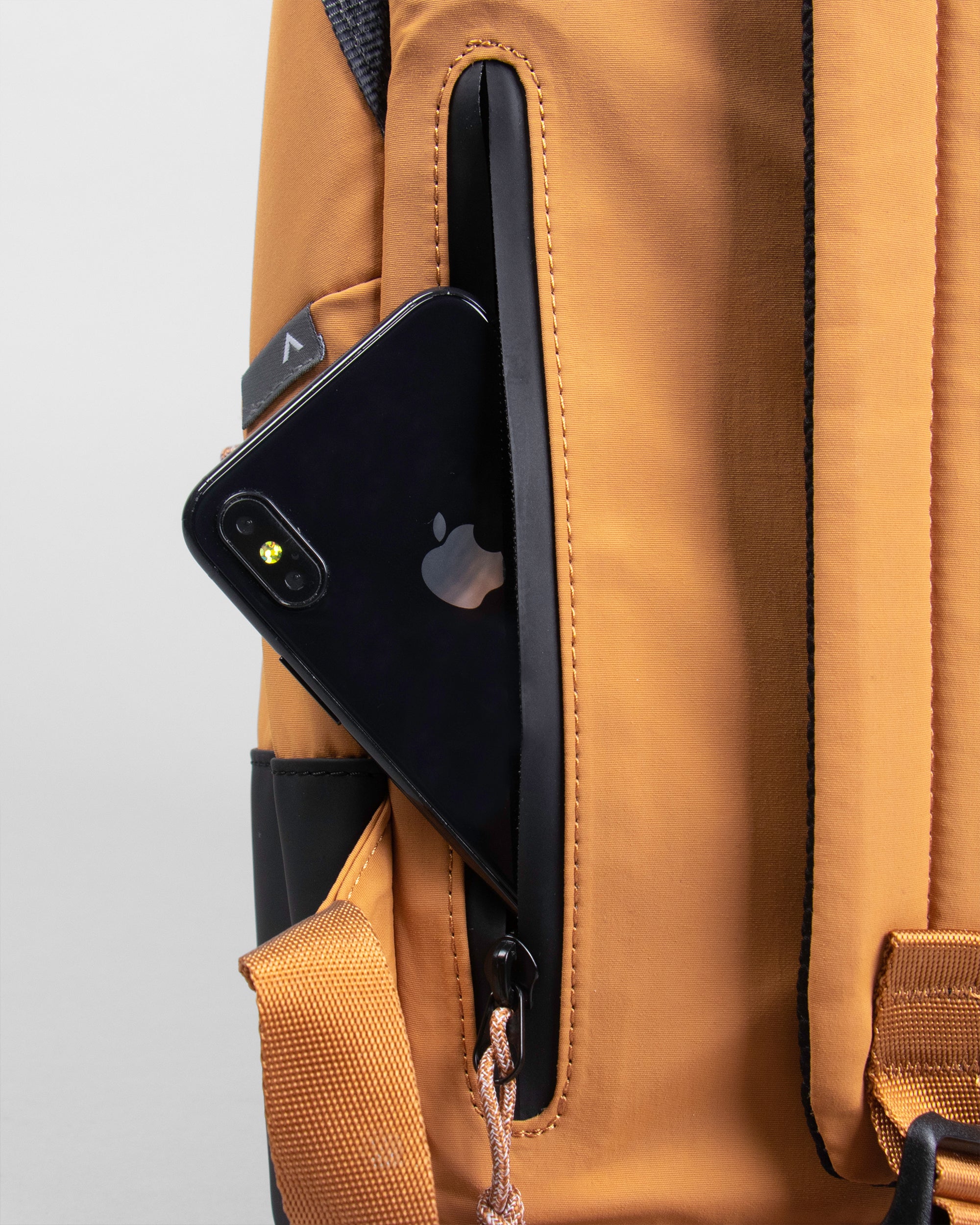 Block 拼色後背包