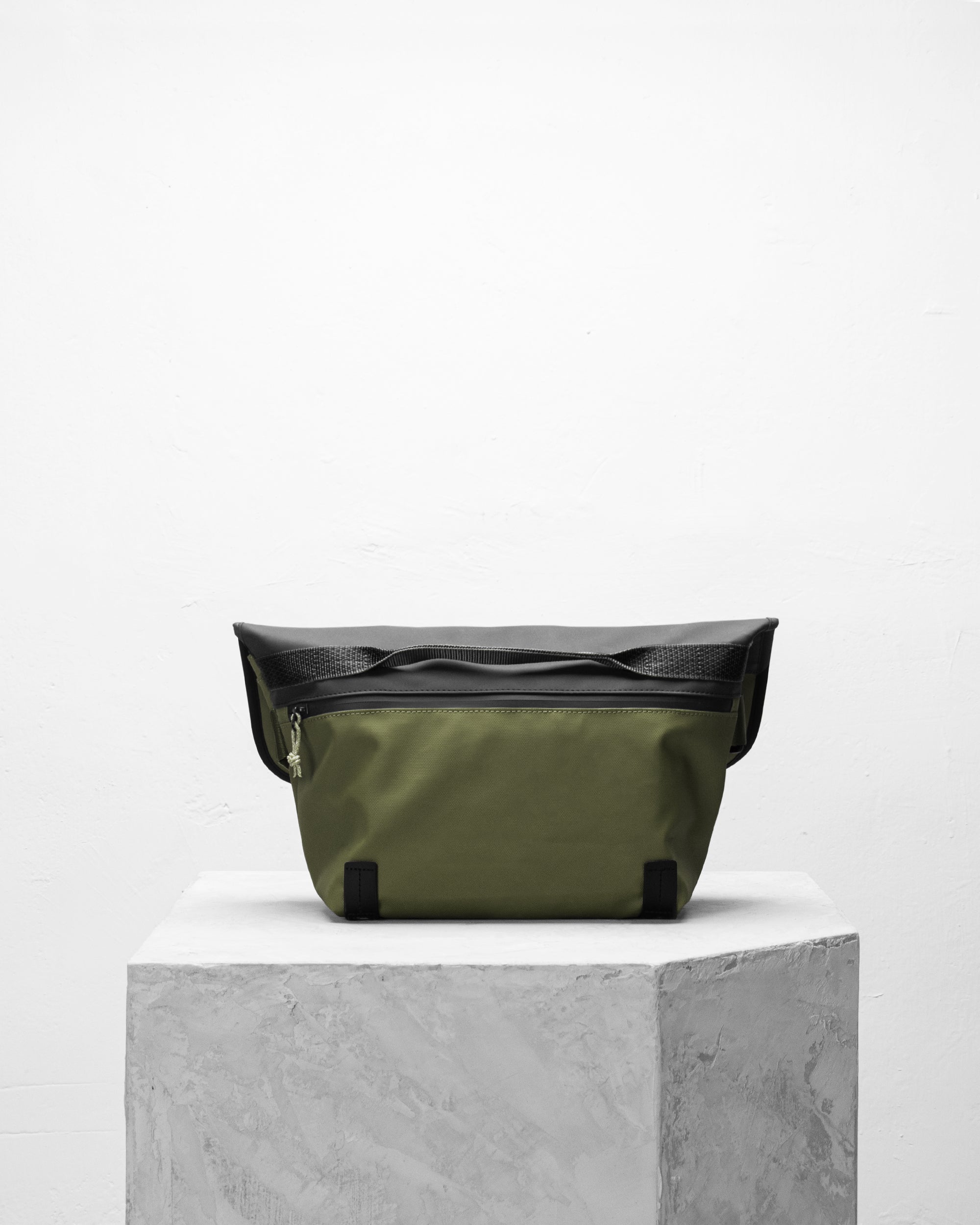 Pacer 防潑水郵差包