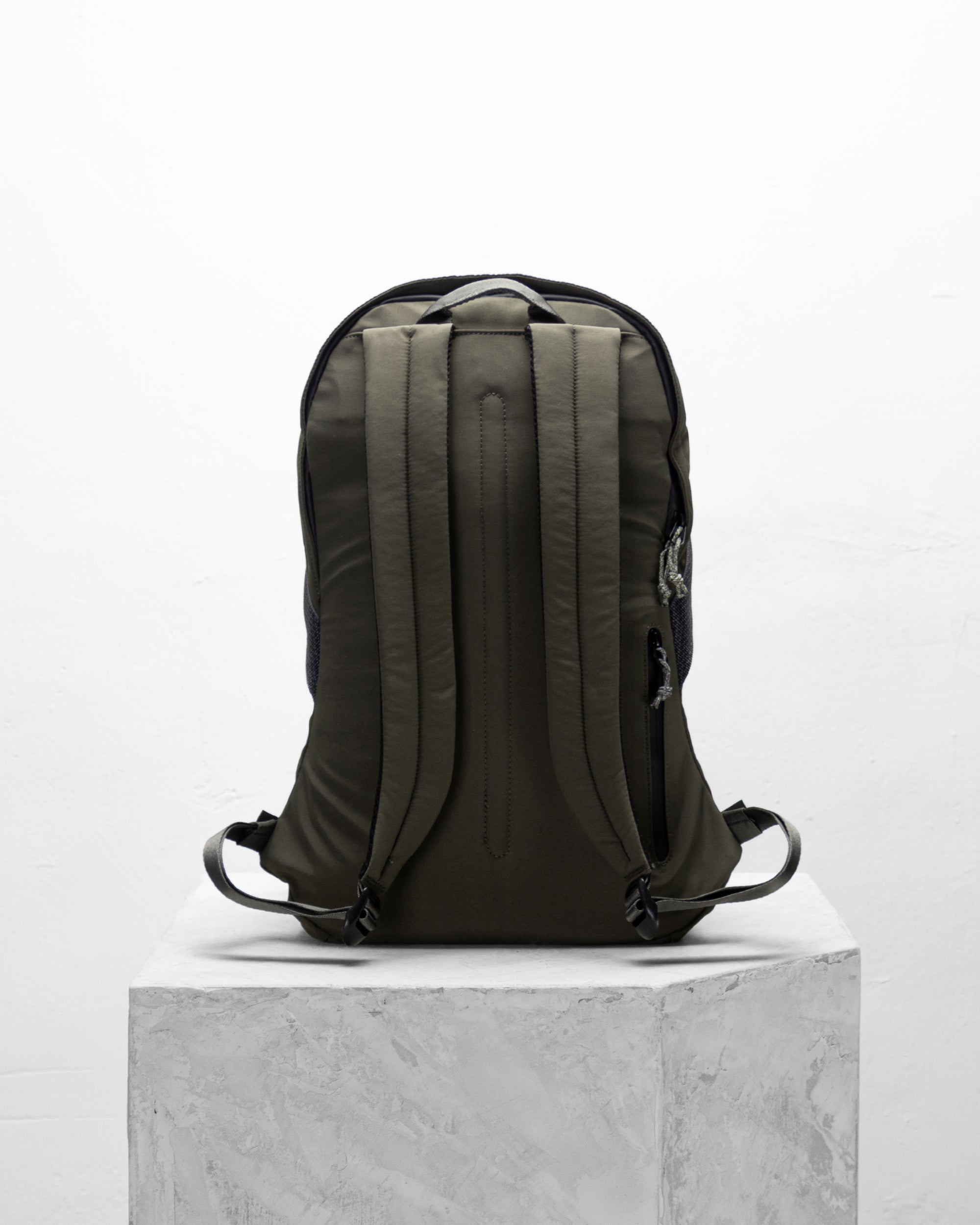 Multipitch 輕便簡約背包 / 大