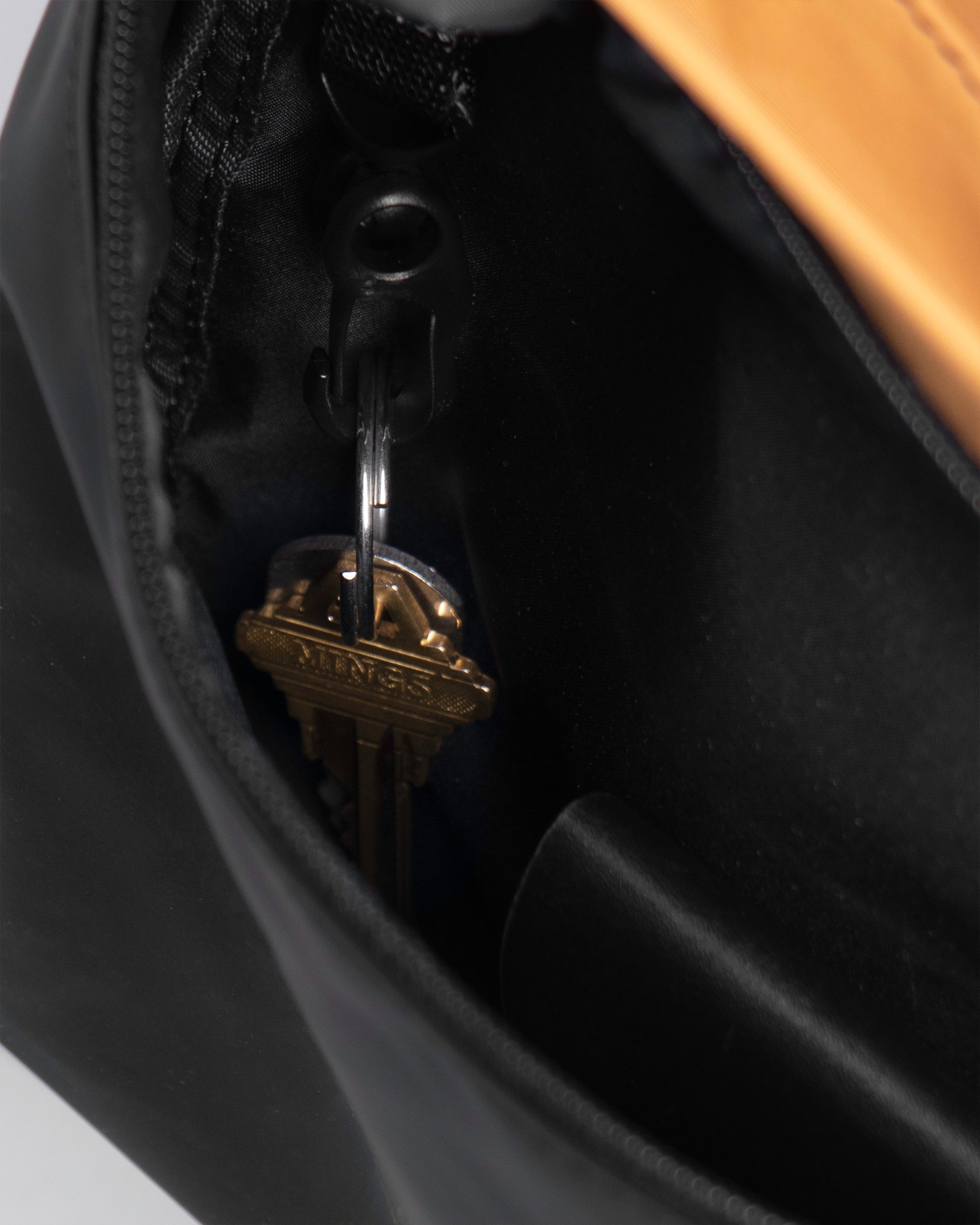 Block 拼色後背包