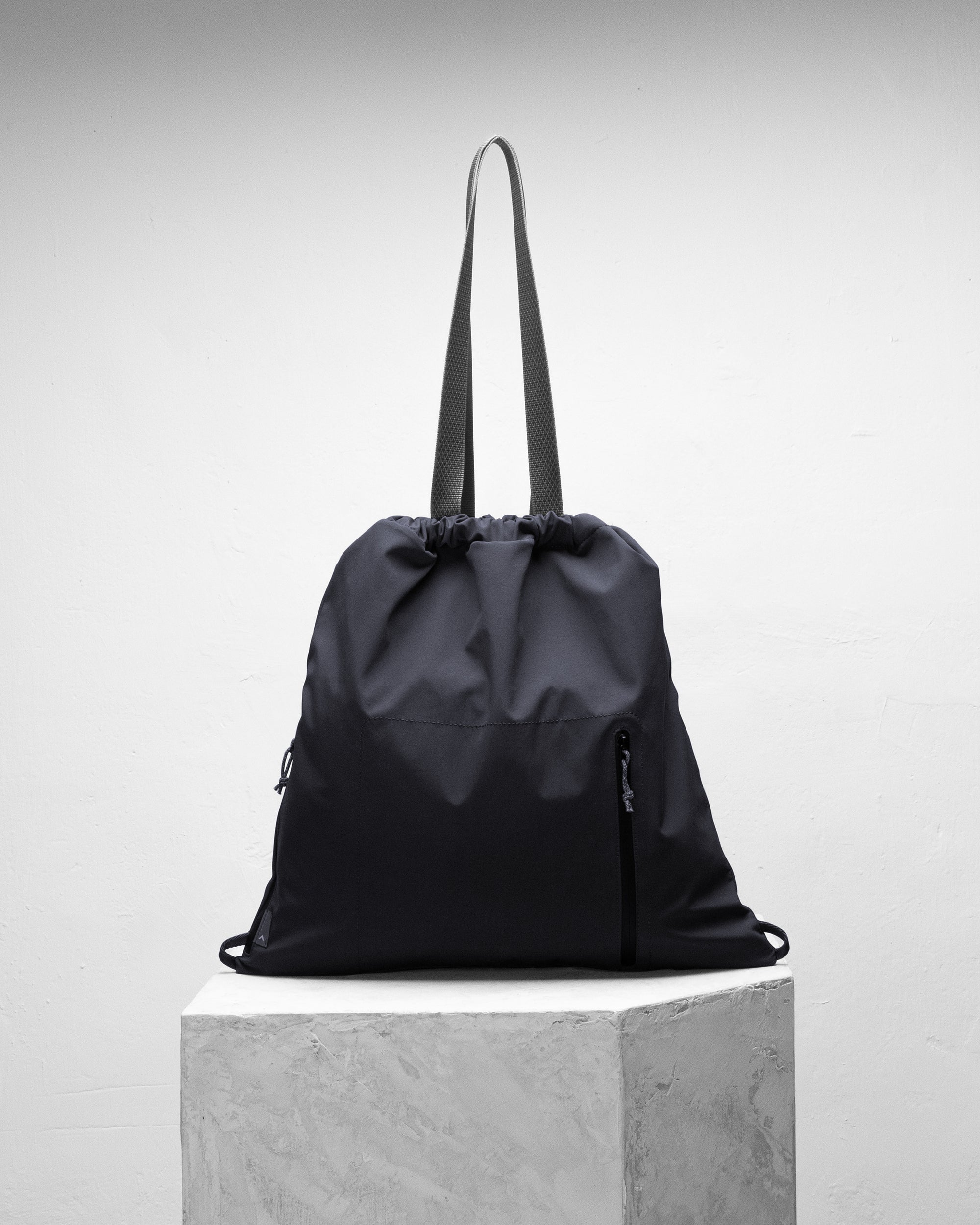 Draw 輕便抽繩托特包