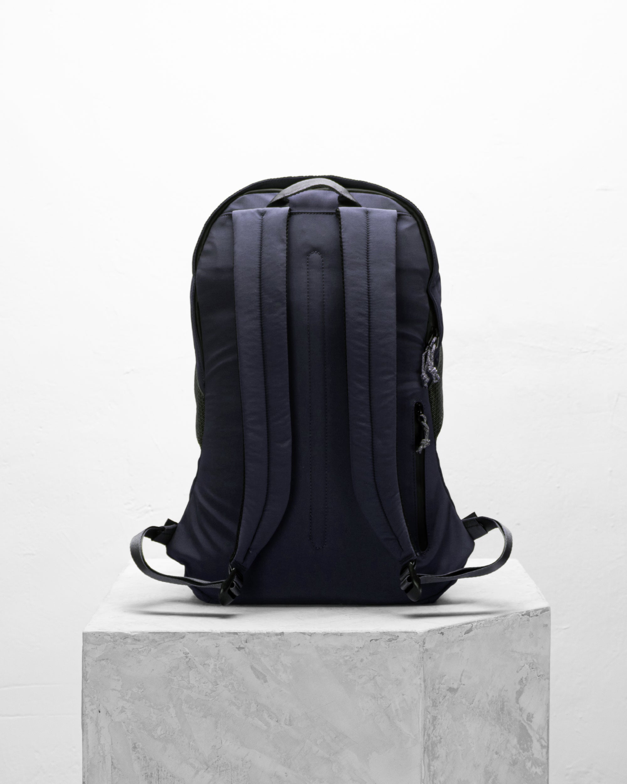 Multipitch 輕便簡約背包 / 大