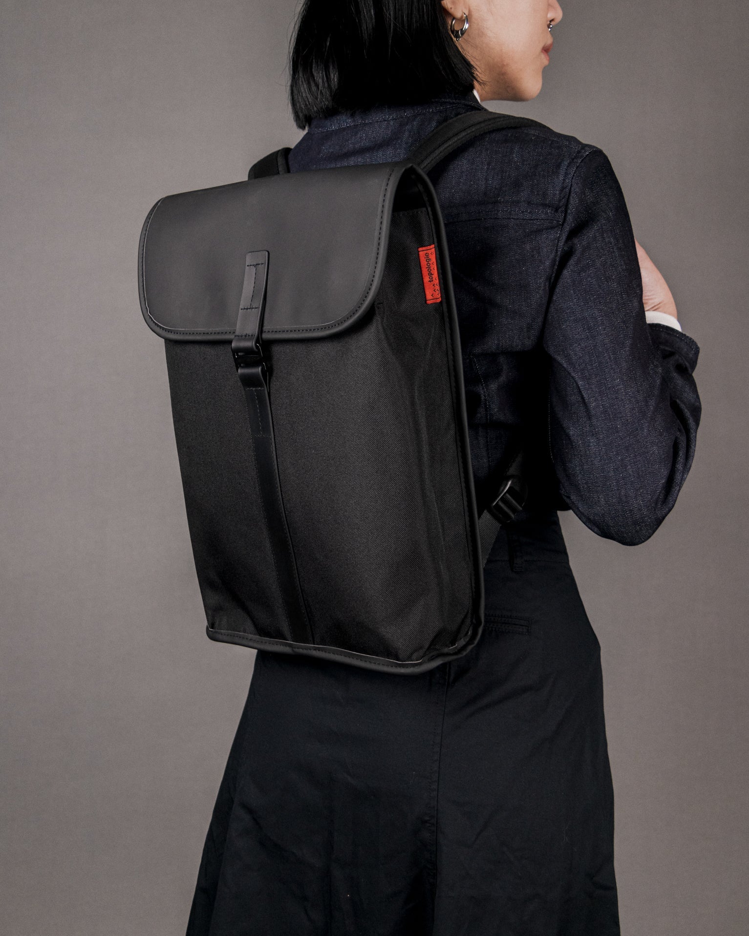 Satchel Slim 防潑水長方背包