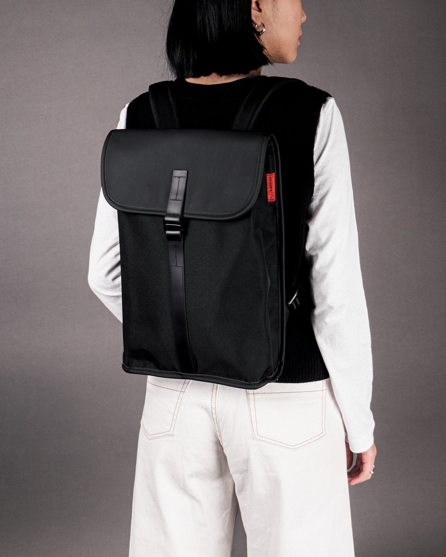 Satchel Slim 防潑水長方背包