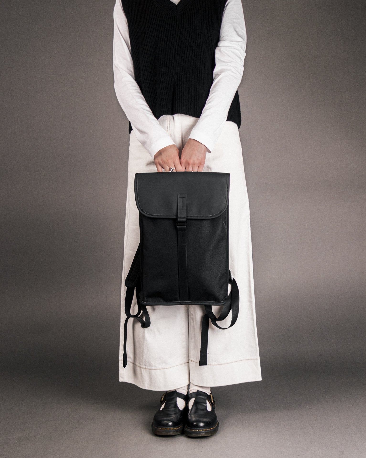 Satchel Slim 防潑水長方背包