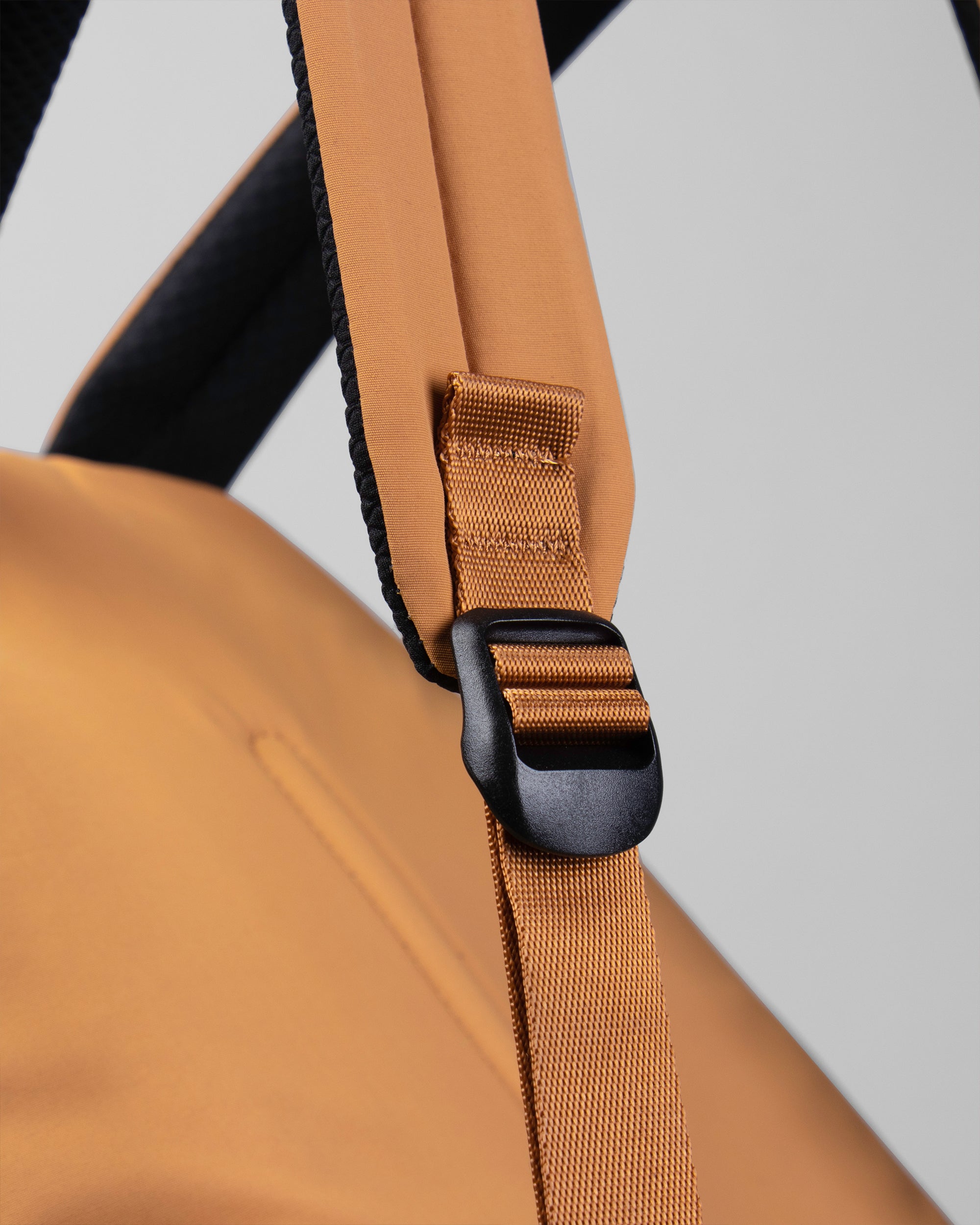 Block 拼色後背包