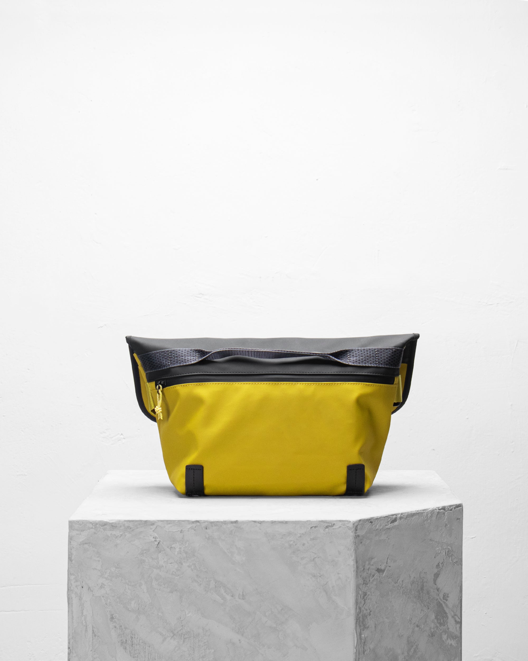 Pacer 防潑水郵差包