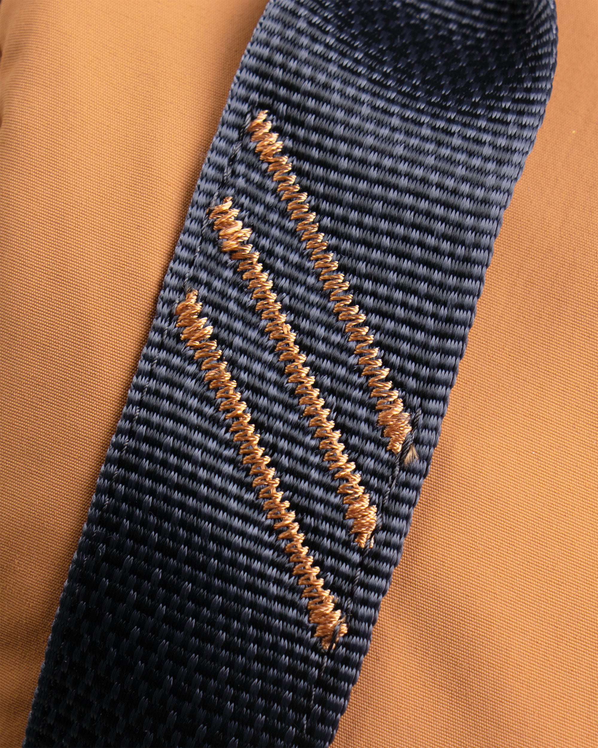 Block 拼色後背包