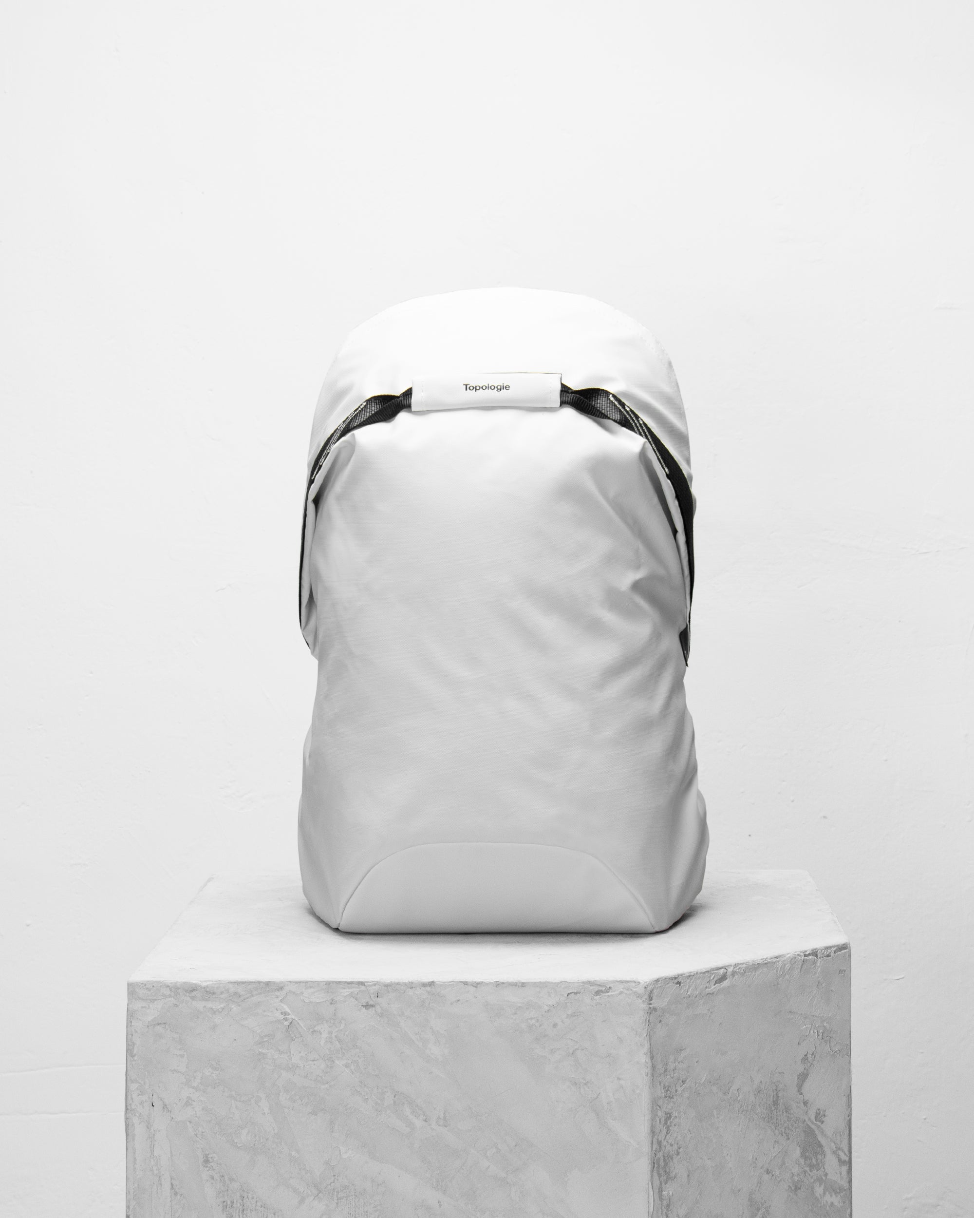 Multipitch防潑水簡約背包/ 大 / 白色