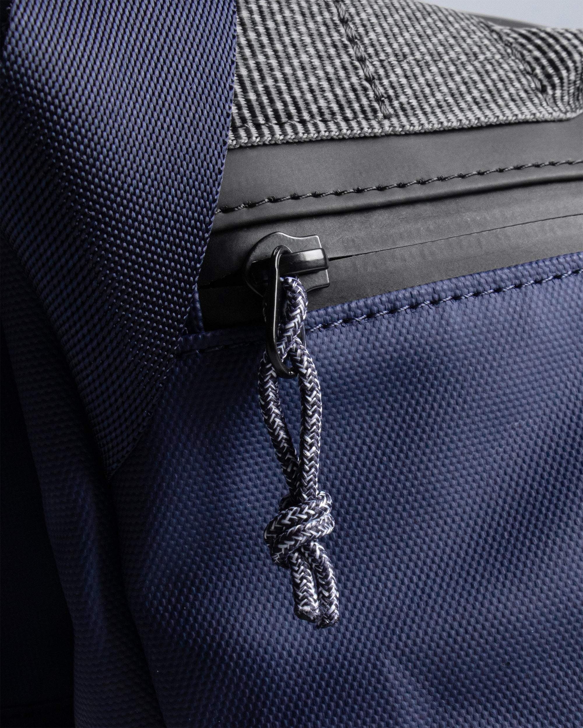 Pacer 防潑水郵差包