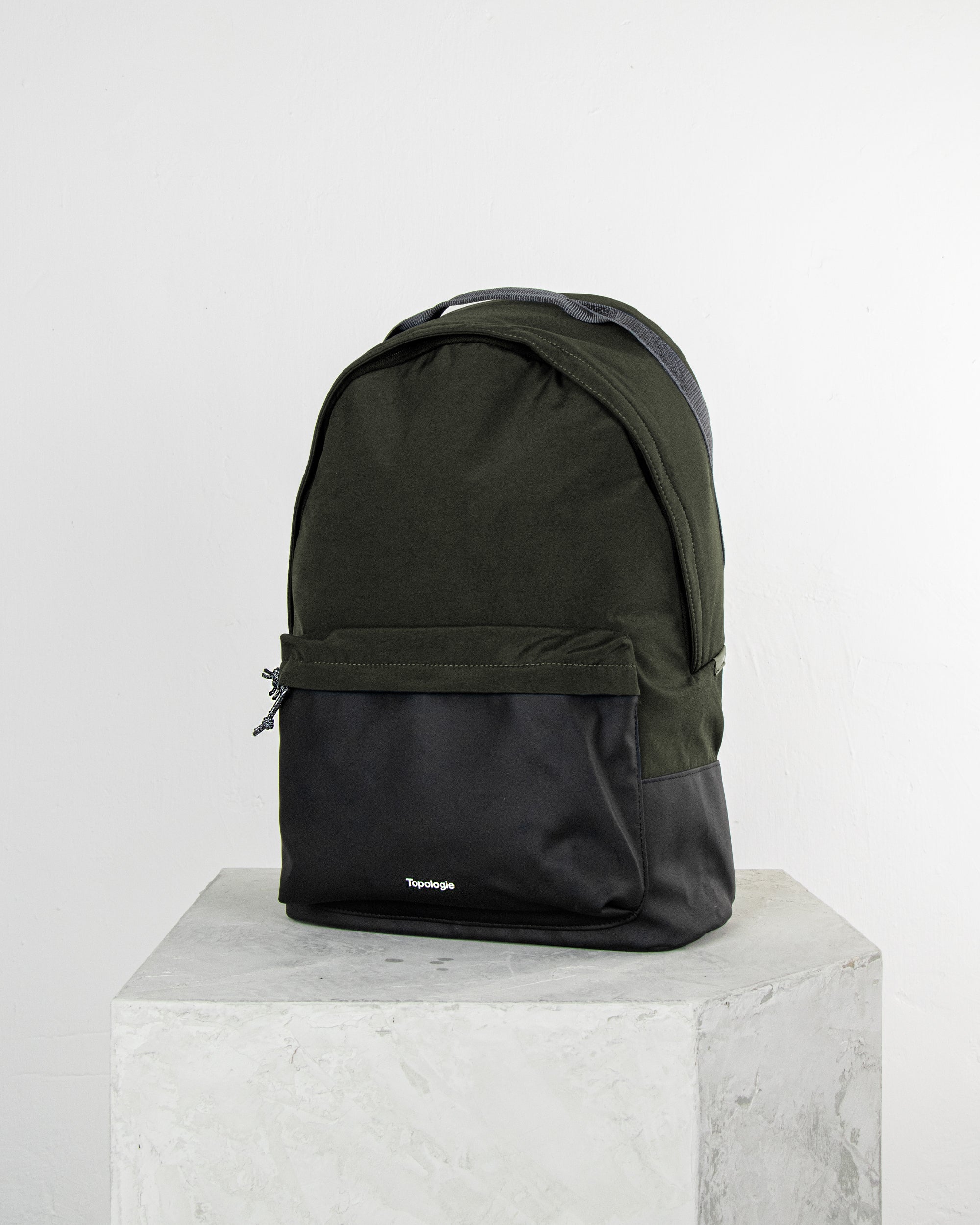 Block 拼色後背包