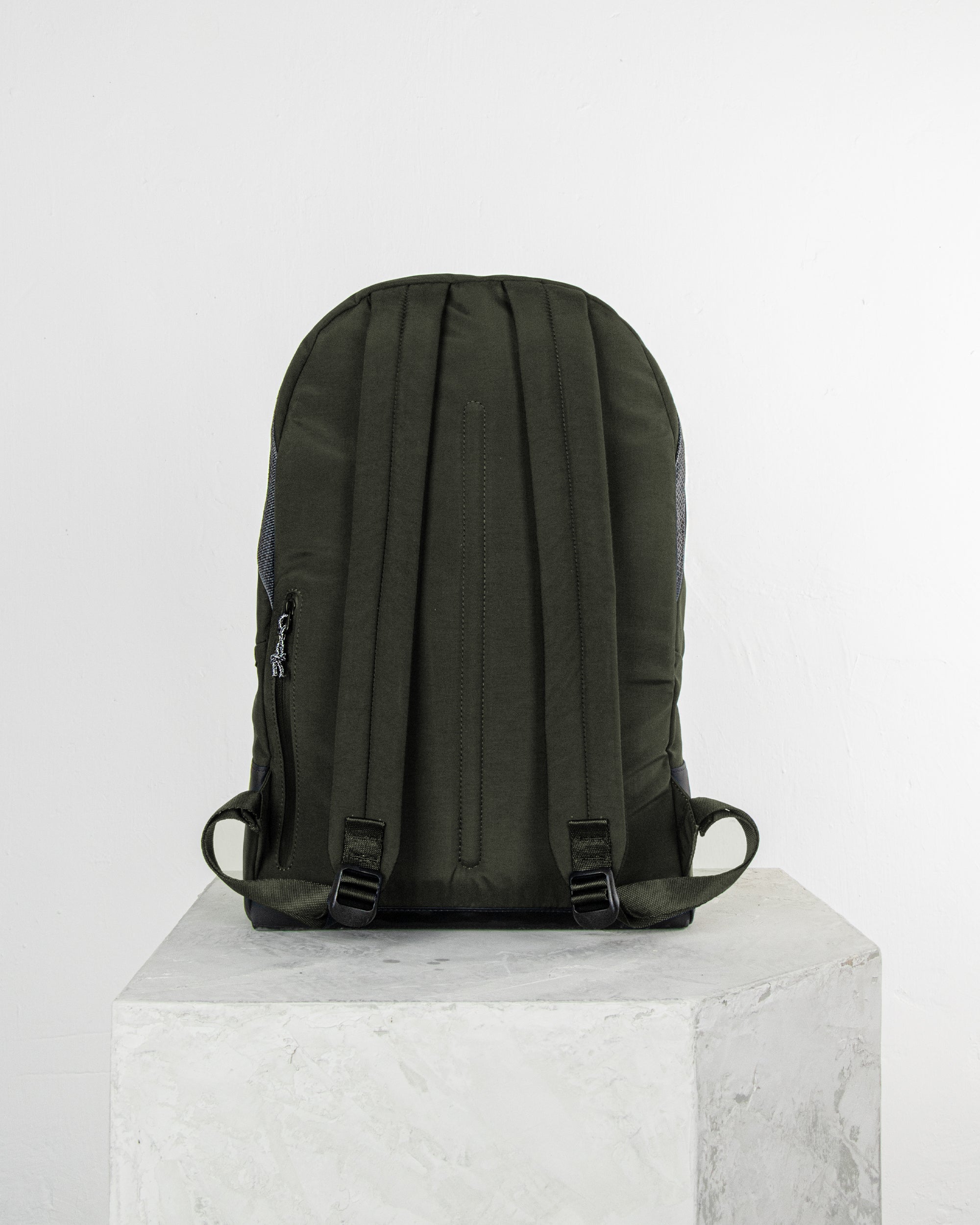 Block 拼色後背包