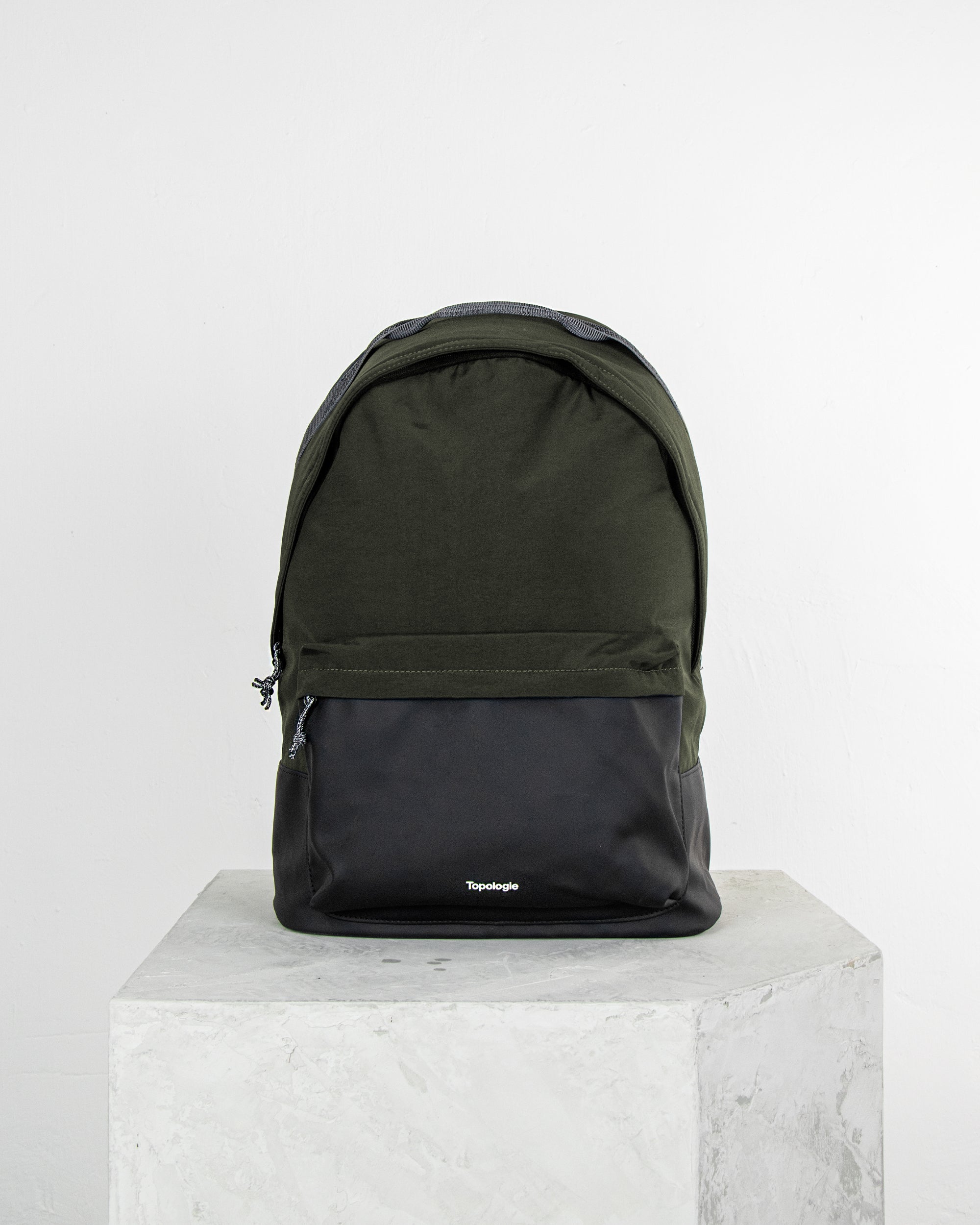 Block 拼色後背包