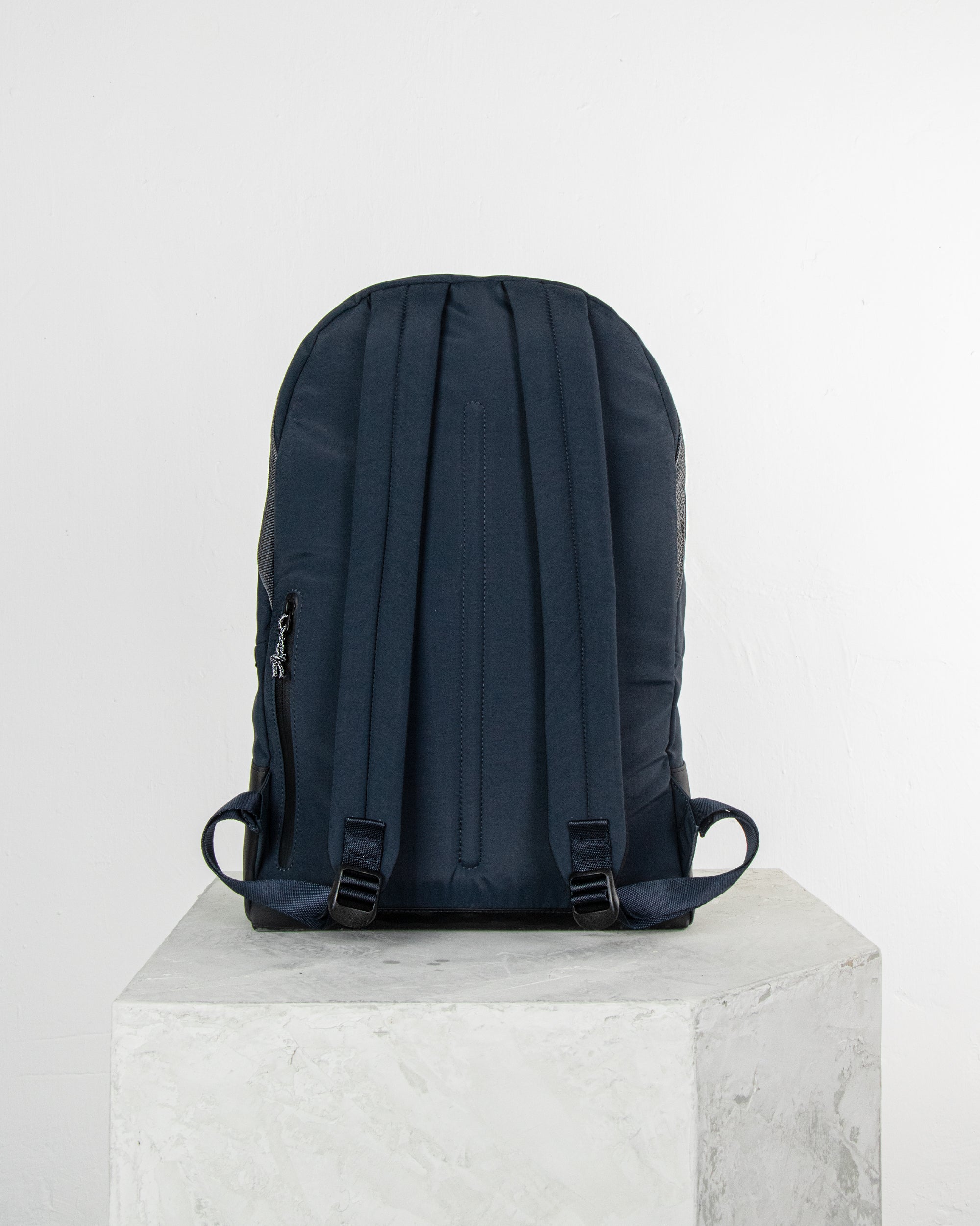 Block 拼色後背包