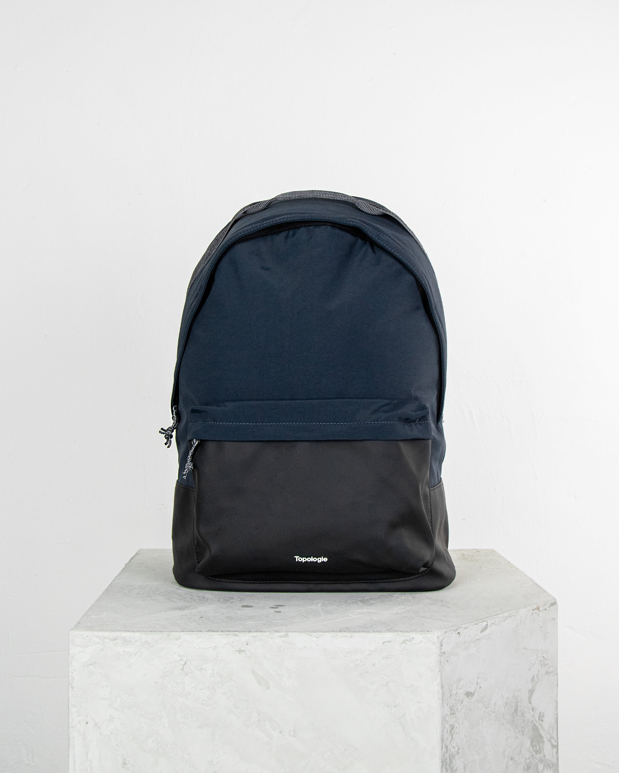 Block 拼色後背包