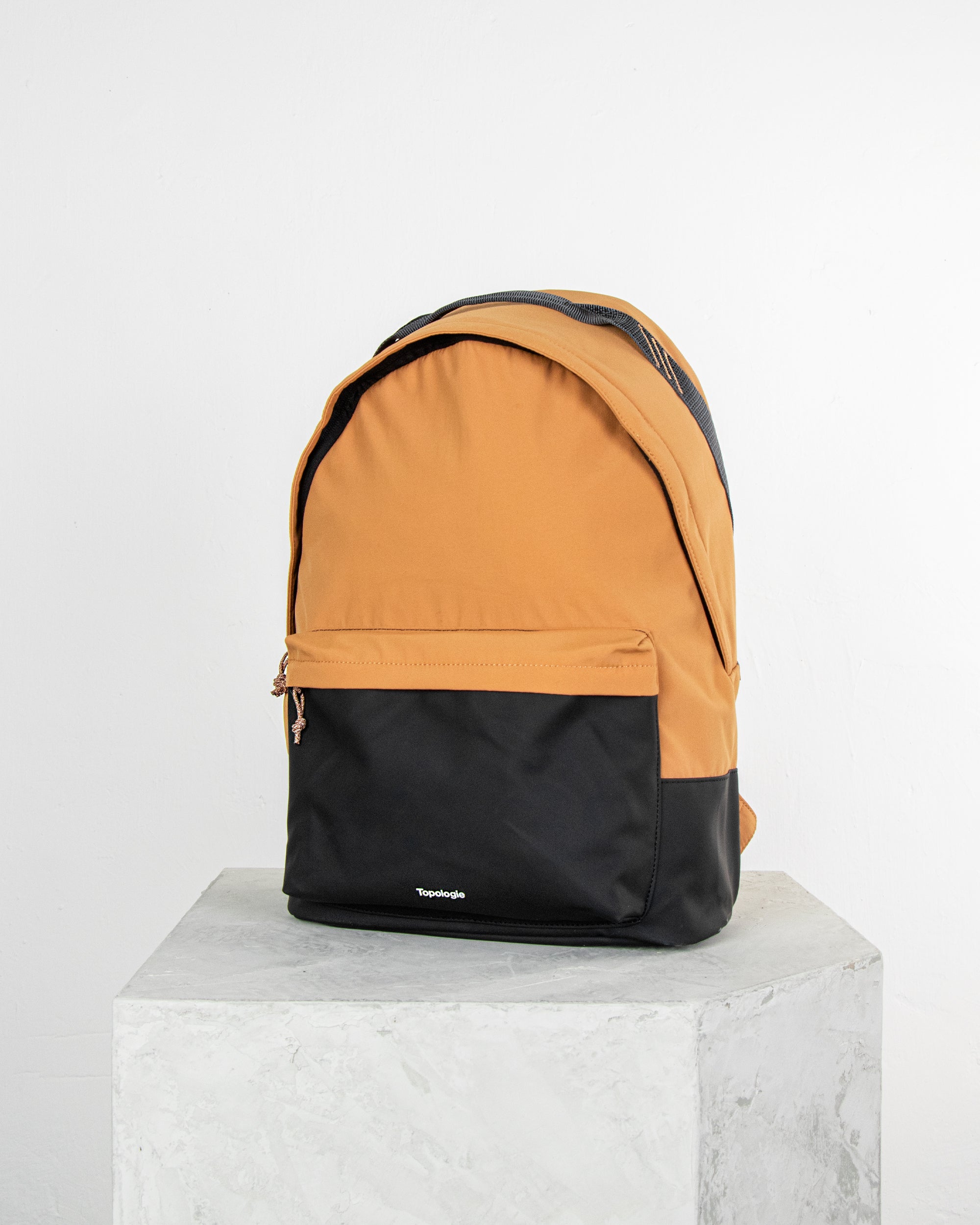 Block 拼色後背包