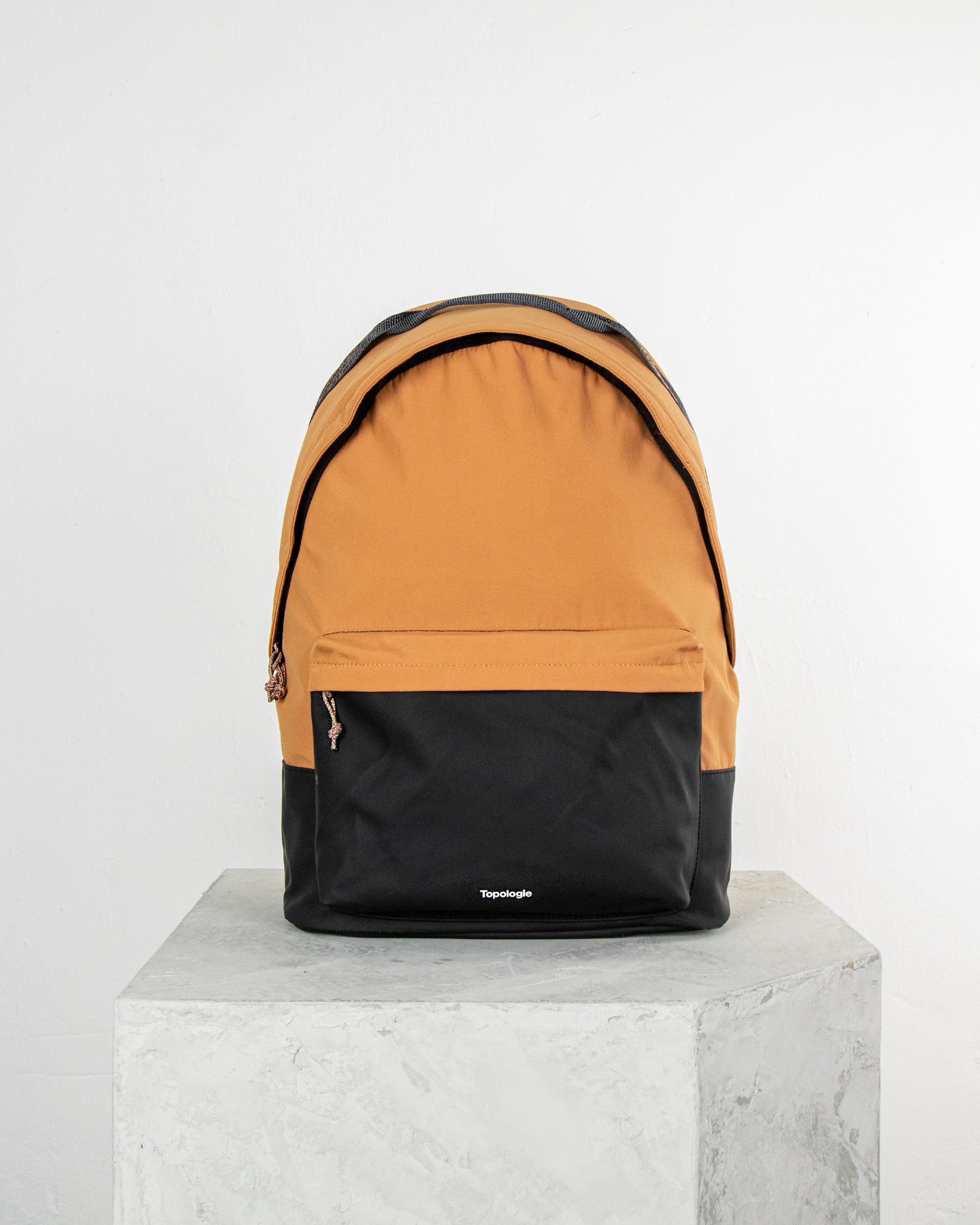 Block 拼色後背包